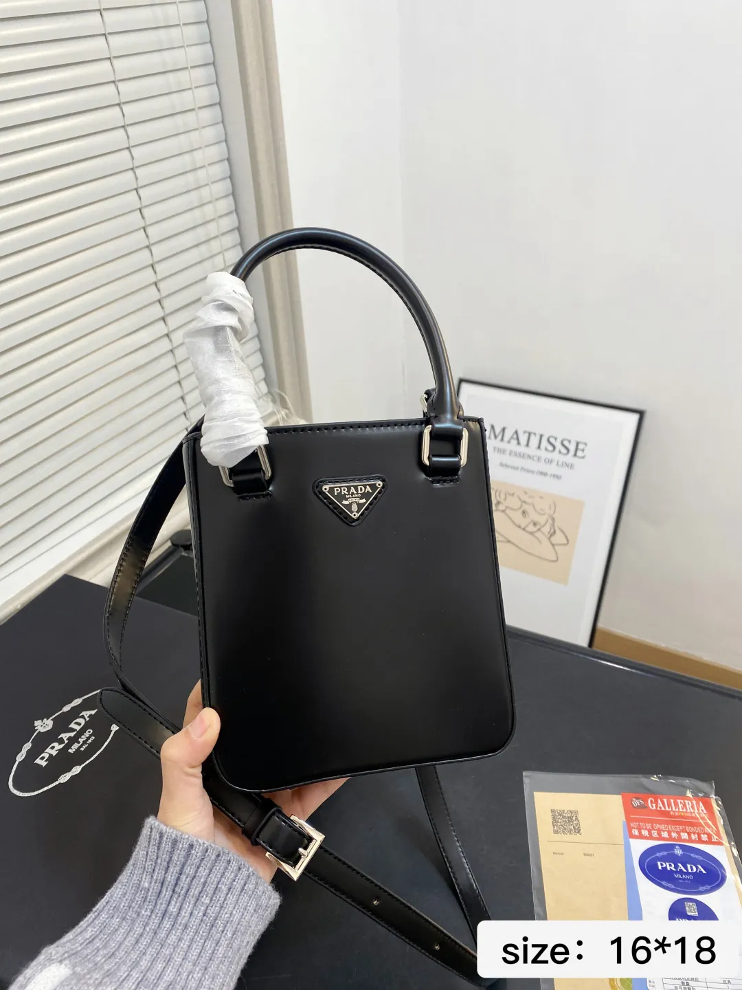 🅿️💰105 配礼盒 尺寸16*18 普拉达 Prada 手提 男女百搭神器 正式休闲皆可 日常通勤无压力 7688