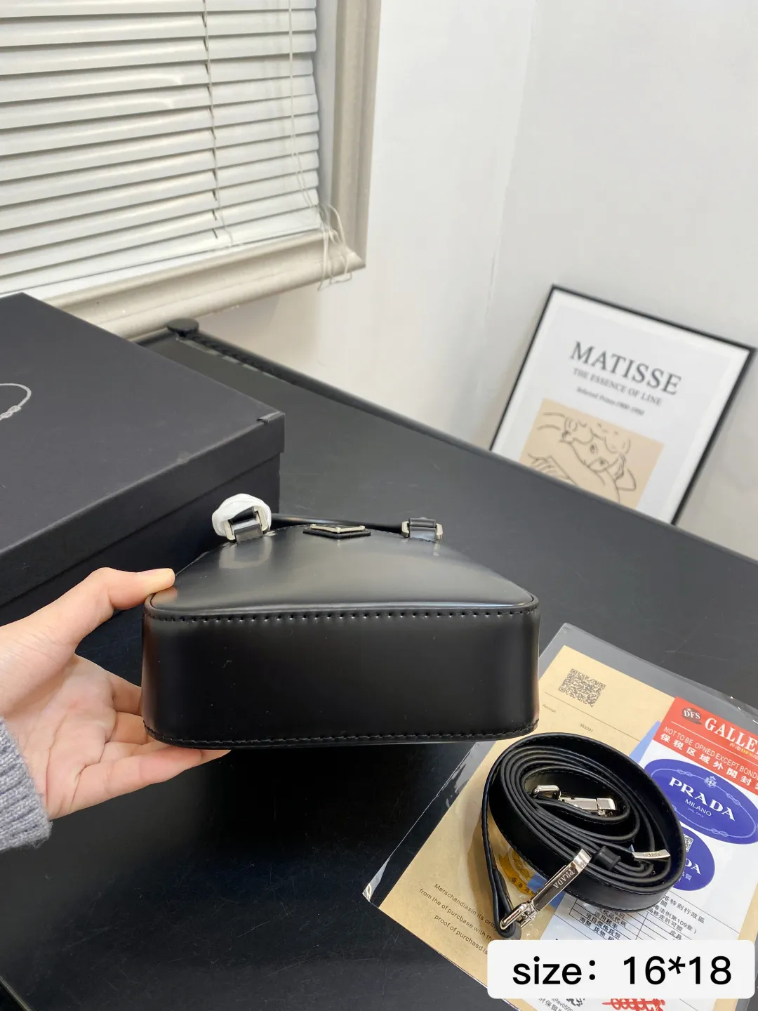 🅿️💰105 配礼盒 尺寸16*18 普拉达 Prada 手提 男女百搭神器 正式休闲皆可 日常通勤无压力 7688