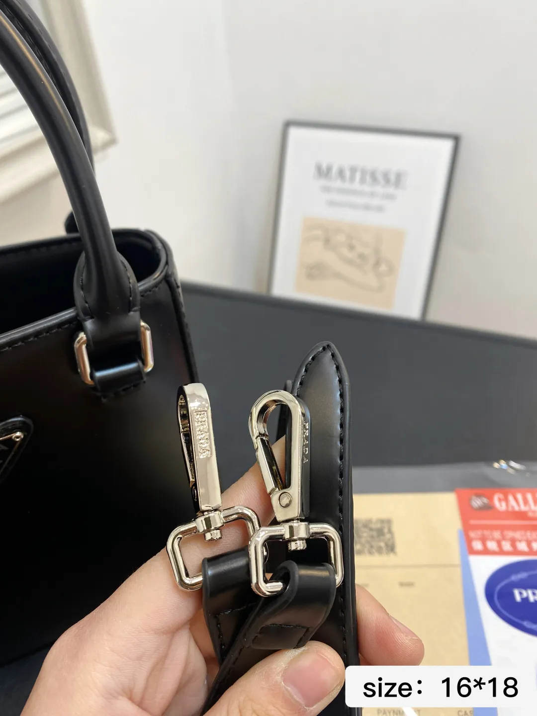 🅿️💰105 配礼盒 尺寸16*18 普拉达 Prada 手提 男女百搭神器 正式休闲皆可 日常通勤无压力 7688