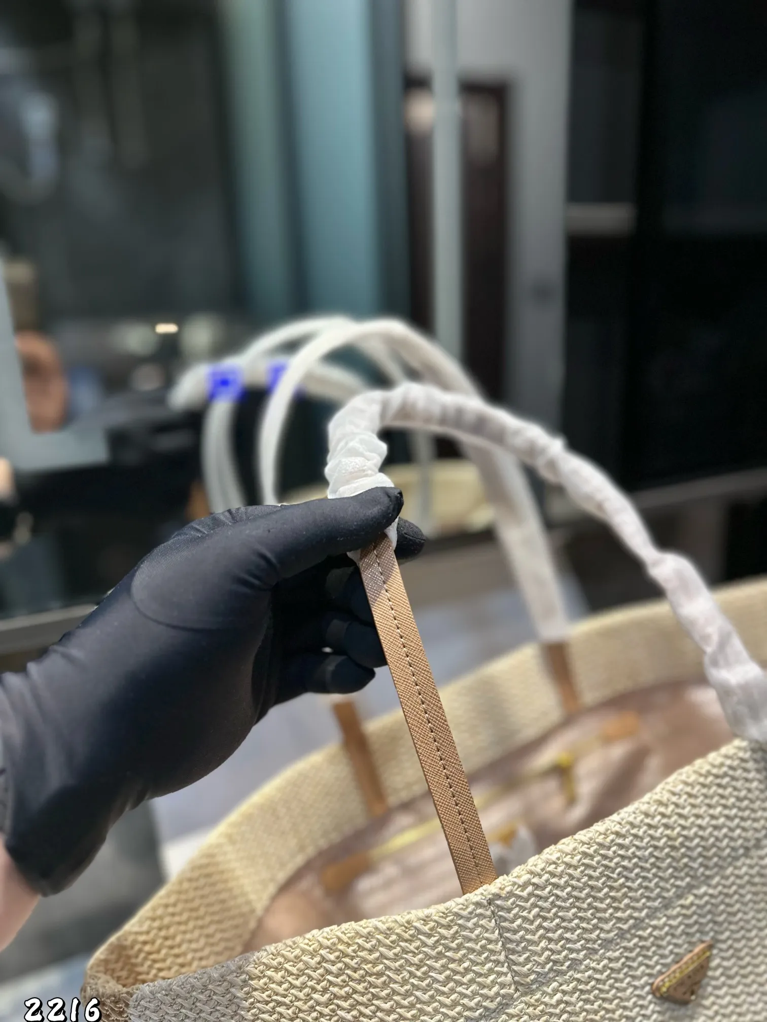 ❤️p135❤️ ✅新品推荐🔜高端货🔥Prada普拉达新款购物袋～托特包👍高端货！超大容量！各大明星追捧的爆款～棕榈叶和牛皮编织而成‼️采用最好的五金配件！经典logo！（size：39*29*16 上口49）