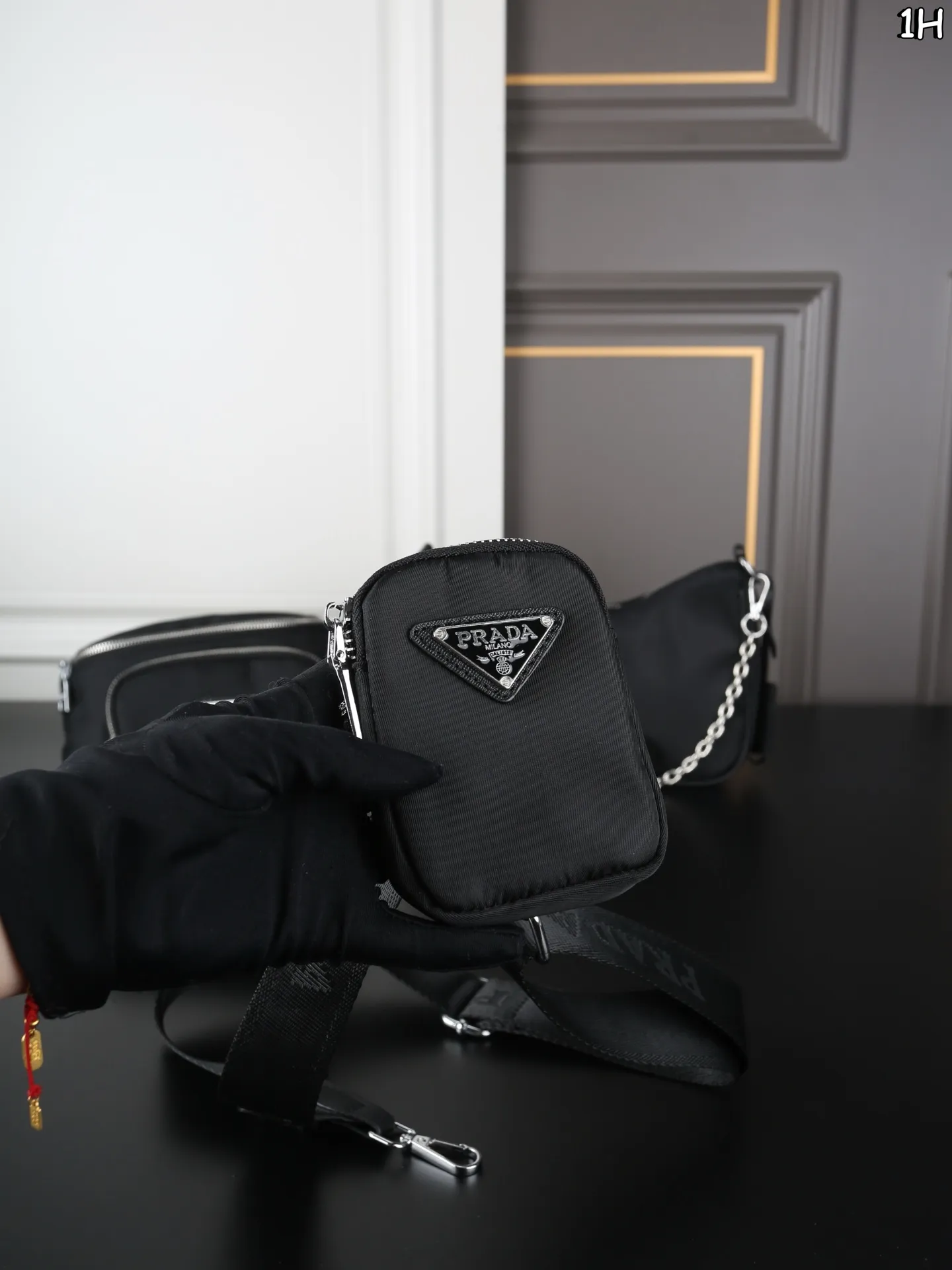 P150 PRADA普拉达 三合一腋下包➕钱包➕腰包 普拉达hobo三角logo徽标拉练再生尼龙拼皮革三合一腋下手提单肩斜挎包 Prada三合一 酷guy出街的王炸单品😎 尺寸：25.5&times;17/12&times;9/30&times;13.5