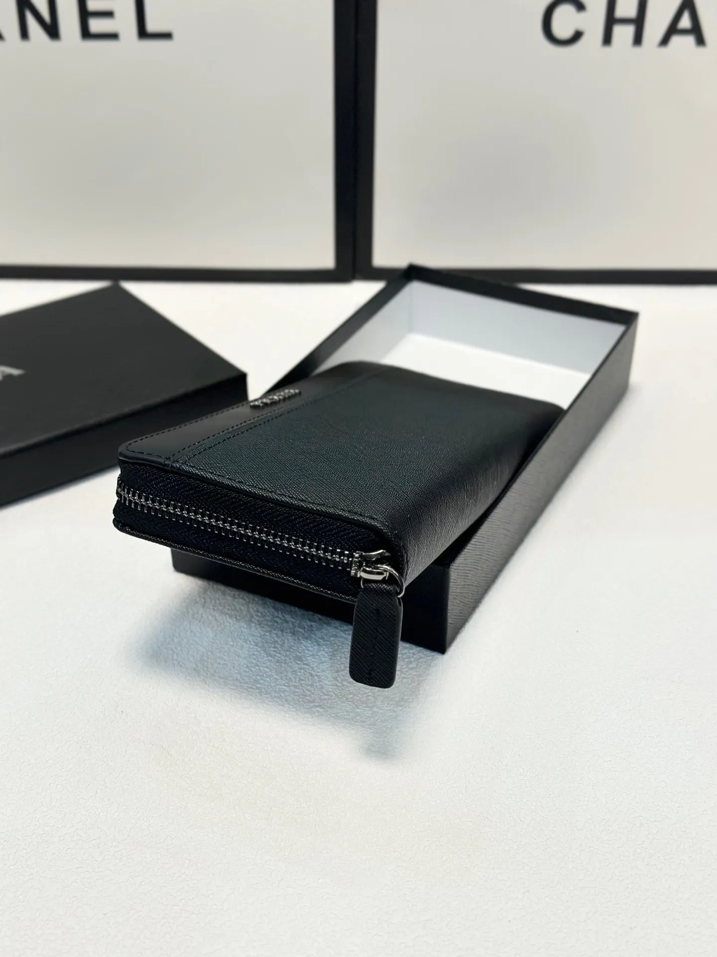 P100🎀🎀颜色 黑🎀尺寸 20x10🎀普拉达爆款十字纹牛皮😈💥原版十字纹牛皮🐂高端品质👍🏻精致车线做工💎值得拥有‼️