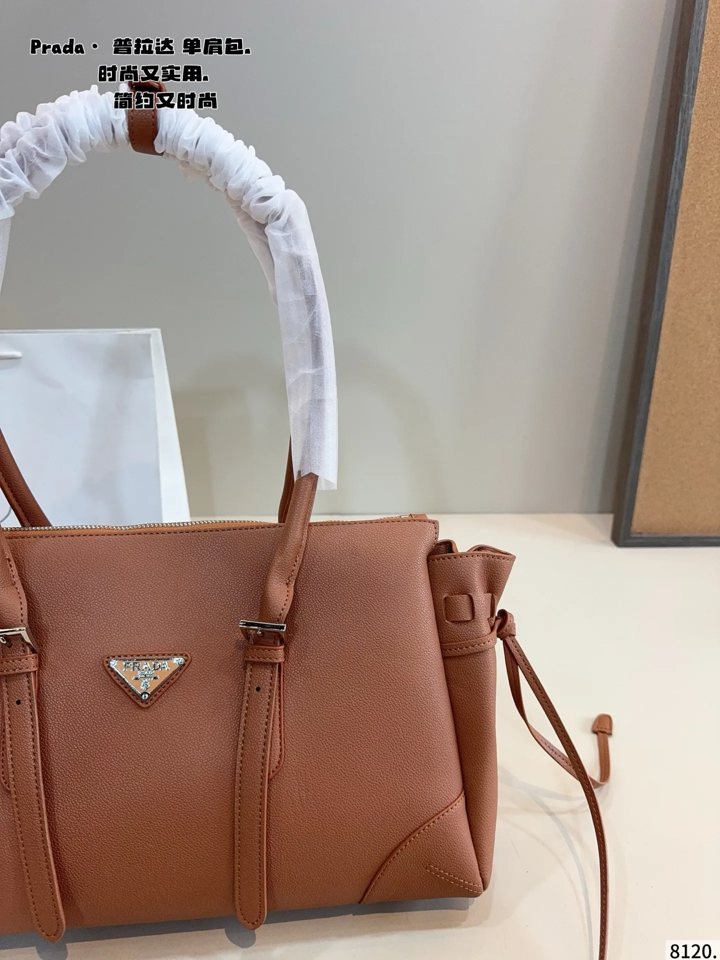 p180 普拉达PRADA 新款 中古腋下包. 质感很高级 容量超级大也很耐用 日常出街背它回头率百分百 就是这种随性慵懒感尺寸:38*13*23cm