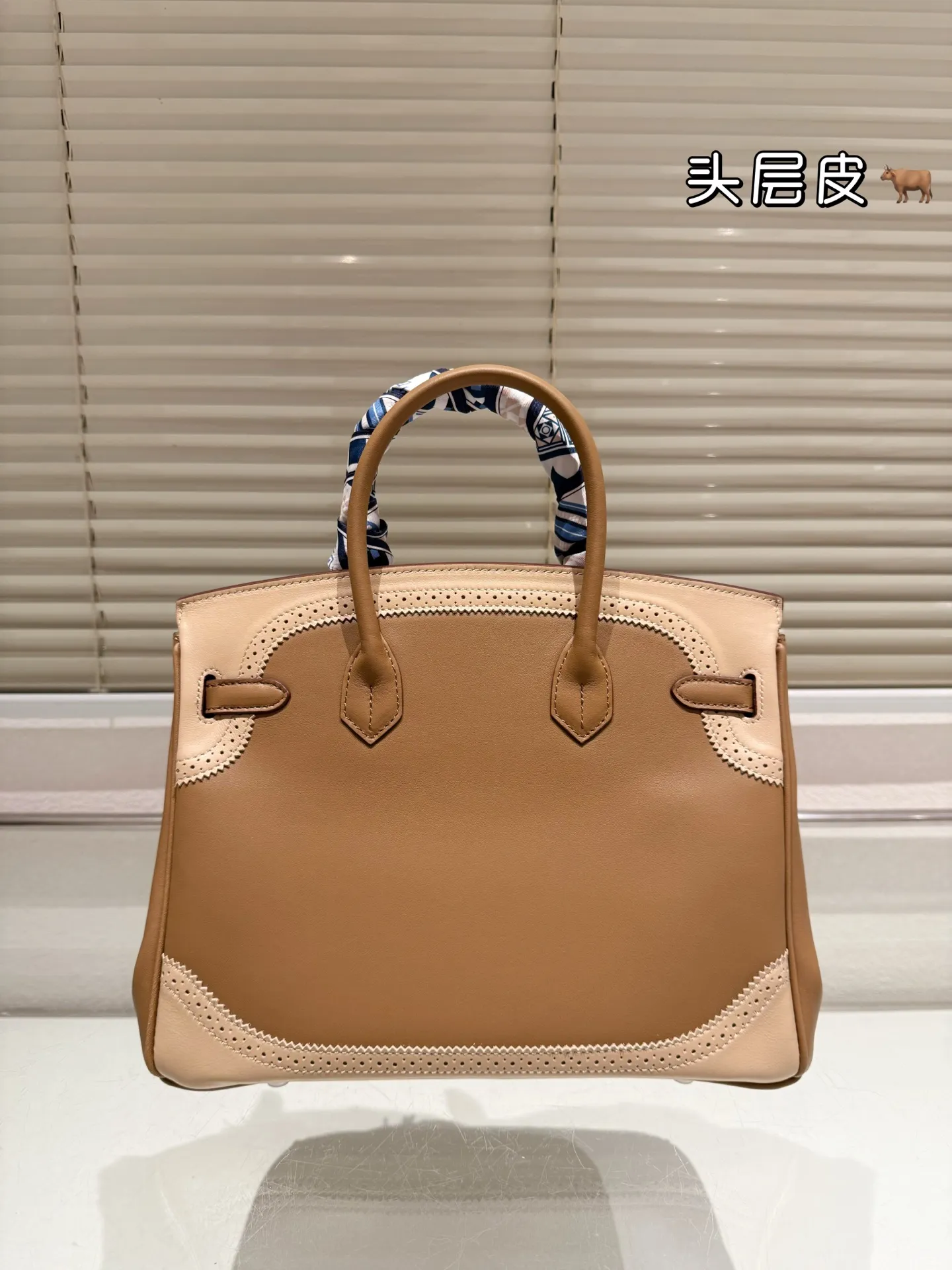 顶级原单 纯牛皮 P360 Hermes 爱马仕｜Birkin 30 铂金包 独家经典火爆出货 纯皮 里外纯皮！集万千宠爱与一身 爱马仕&middot;birkin铂金包 专柜万年不下架 原厂激光五金 各路时尚主播/网红/明星不离手 气质女神爱不释手必备法宝 各种百搭 处处体现时尚品味 畅销多年 新版本新工艺 选材结实有型且皮质超软 里外全皮 油边/走线/五金媲美专柜 注目精湛工艺 感受工匠神韵 品质如图 市场最高版本 随意出入专柜无压力 女神包抓紧购 阳光下颜色偏浅 室内光线暗会深一些 这是常识哦 尺寸：30cm