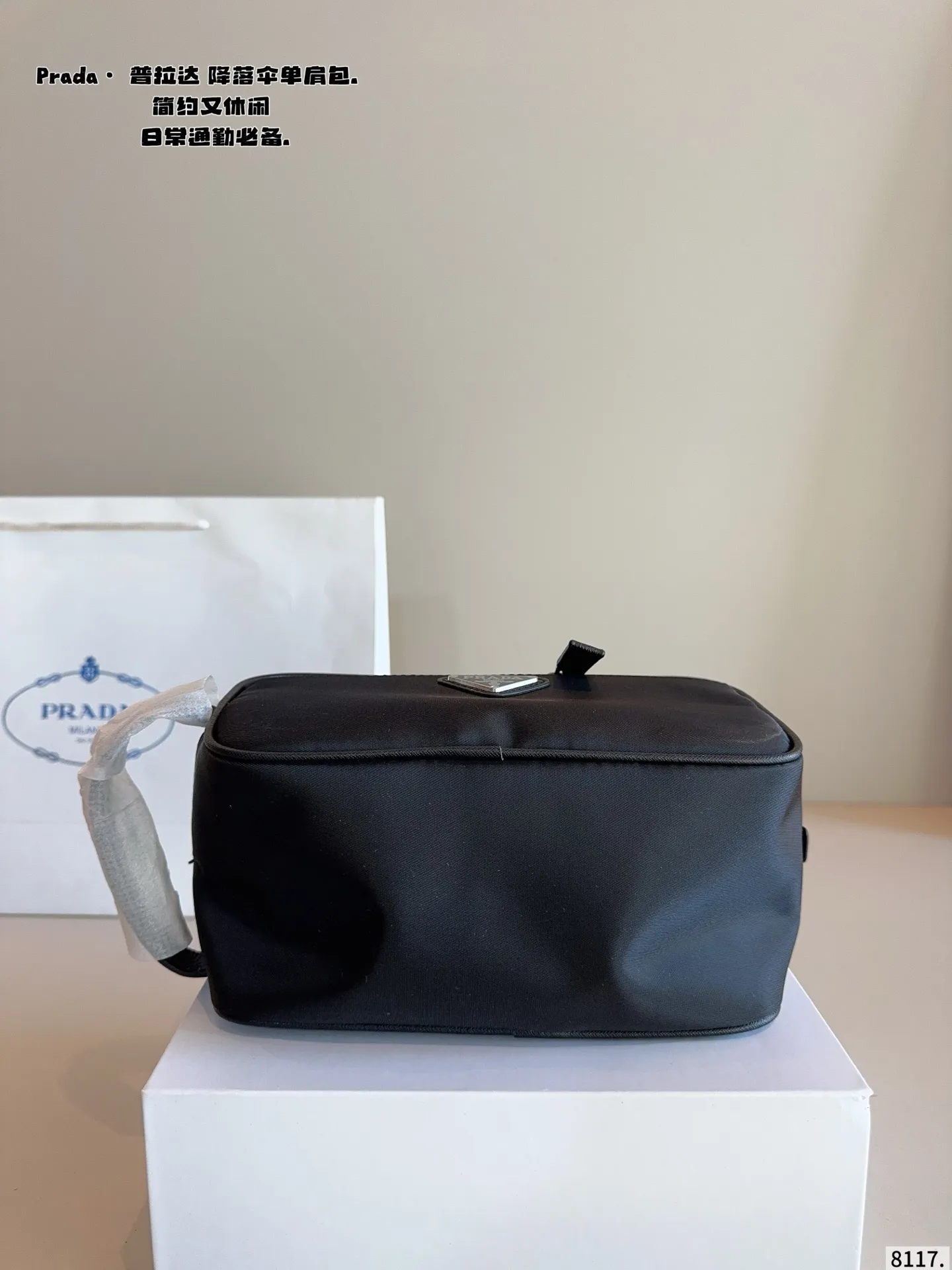 p120配礼盒🎁. 普拉达PRADA 手包. 时髦大气又很酷 这种款就是越看越好看 而且永远都不会过时 经典永远是经典 百搭实用还能凸显个人魅力和气质尺寸:22*10*12cm