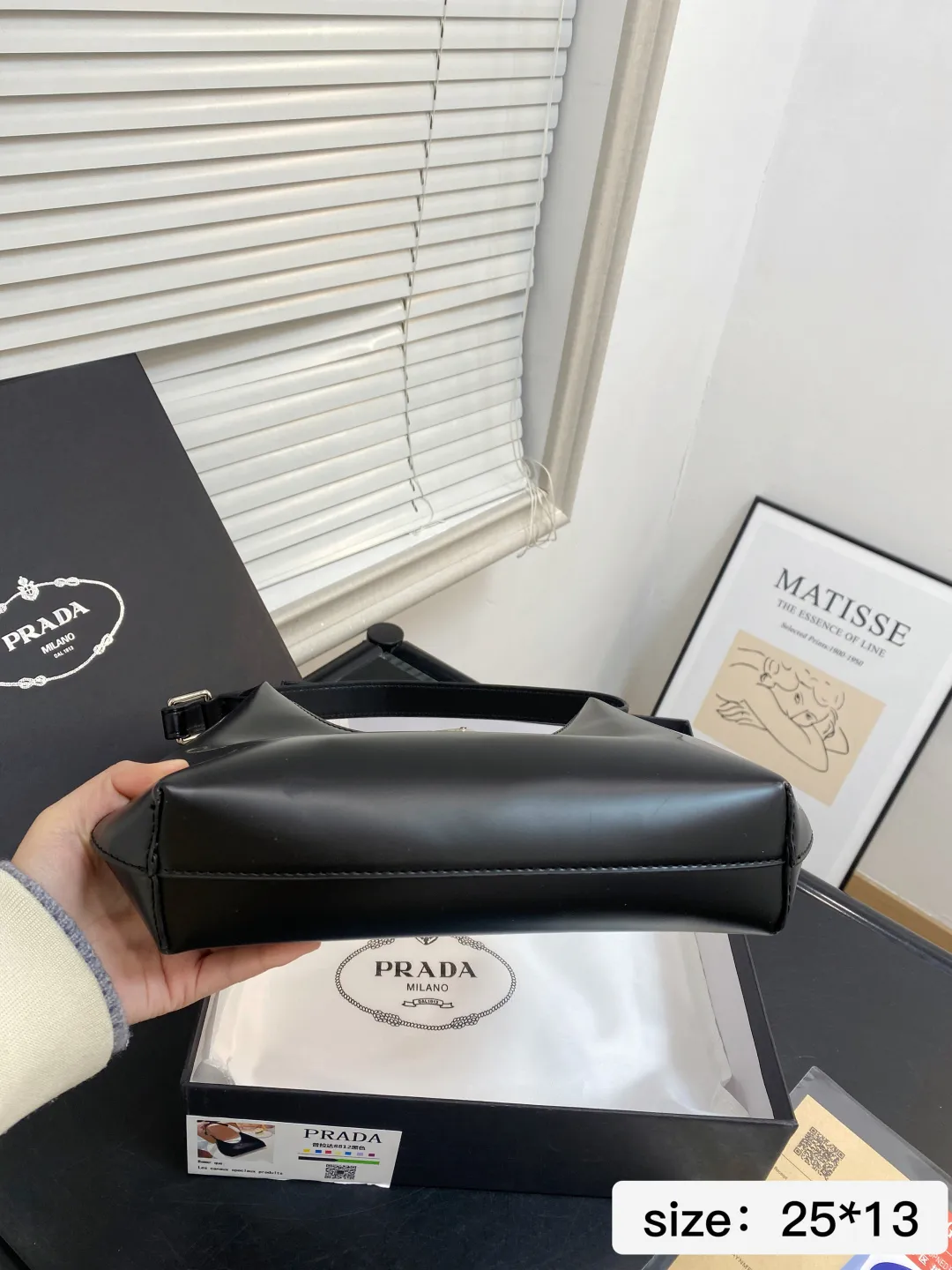 🅿️💰105 配礼盒 尺寸25*13 普拉达 Prada 手提 男女百搭神器 正式休闲皆可 日常通勤无压力 7688