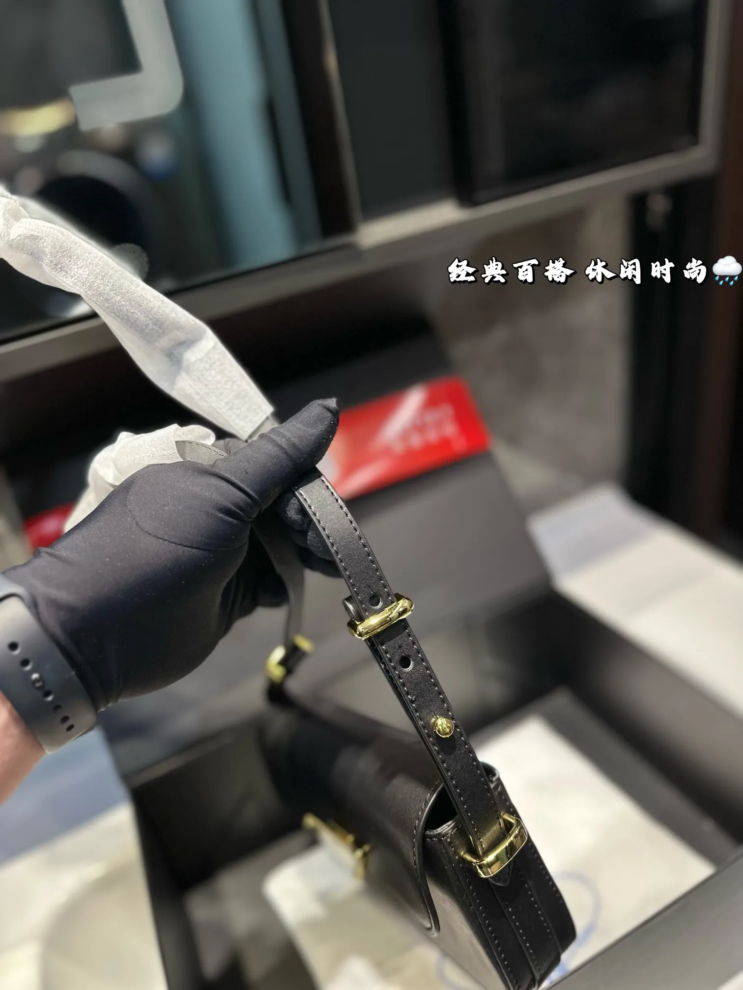 ❤️P135（礼盒包装）❤️ 普拉达腋下包 颜色彰显时尚风格 适合旅游 日常 容貌吸引 集美们必入 尺寸：21.12