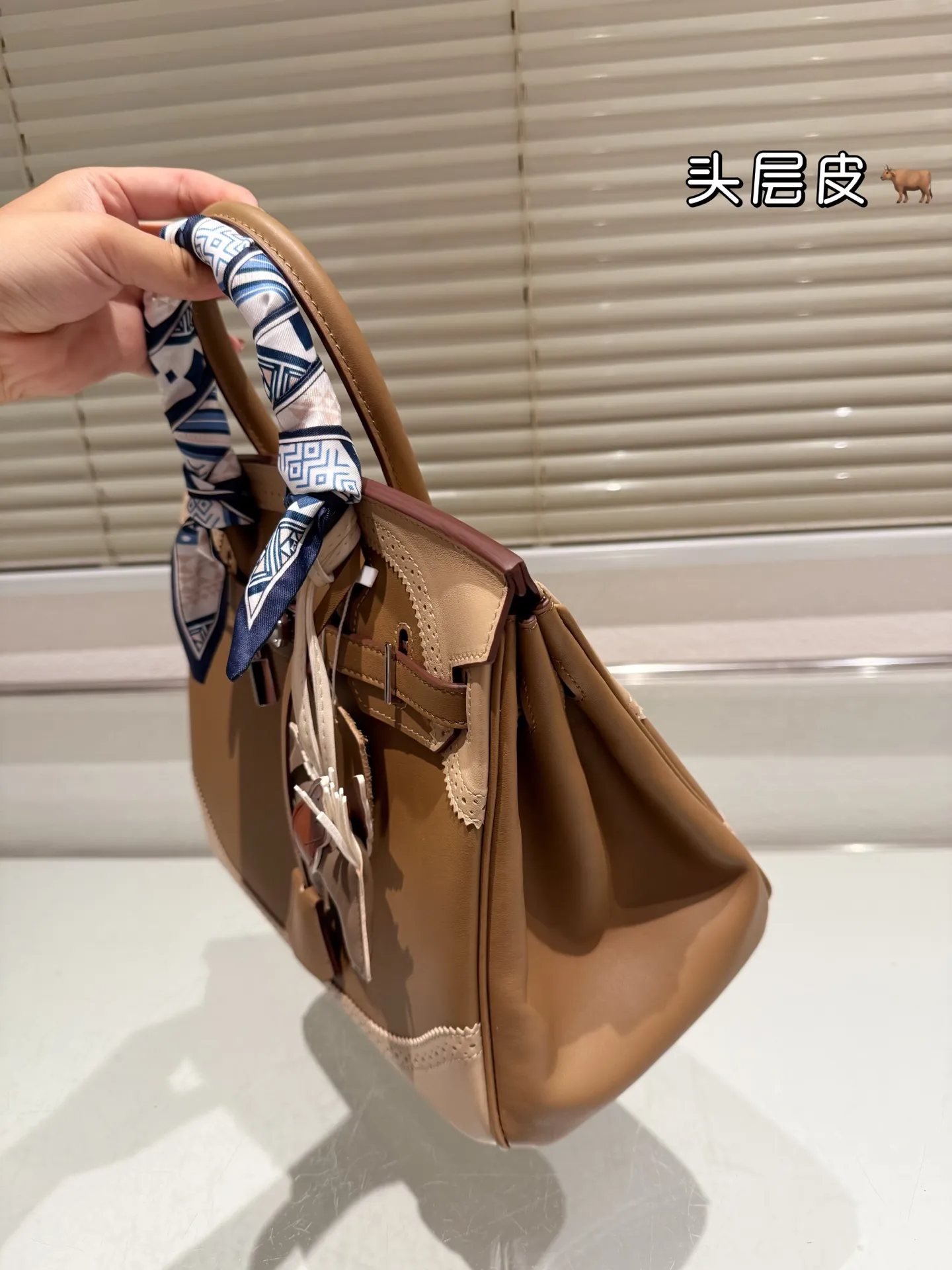 顶级原单 纯牛皮 P360 Hermes 爱马仕|Birkin 30 铂金包 独家经典火爆出货 纯皮 里外纯皮!集万千宠爱与一身 爱马仕·birkin铂金包 专柜万年不下架 原厂激光五金 各路时尚主播/网红/明星不离手 气质女神爱不释手必备法宝 各种百搭 处处体现时尚品味 畅销多年 新版本新工艺 选材结实有型且皮质超软 里外全皮 油边/走线/五金媲美专柜 注目精湛工艺 感受工匠神韵 品质如图 市场最高版本 随意出入专柜无压力 女神包抓紧购 阳光下颜色偏浅 室内光线暗会深一些 这是常识哦 尺寸:30cm