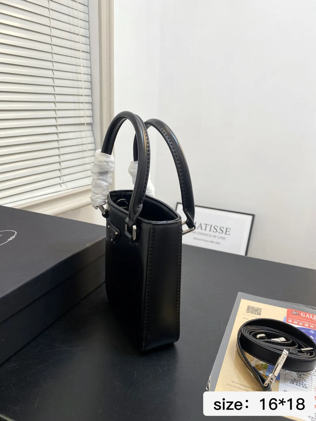 🅿️💰105 配礼盒 尺寸16*18 普拉达 Prada 手提 男女百搭神器 正式休闲皆可 日常通勤无压力 7688