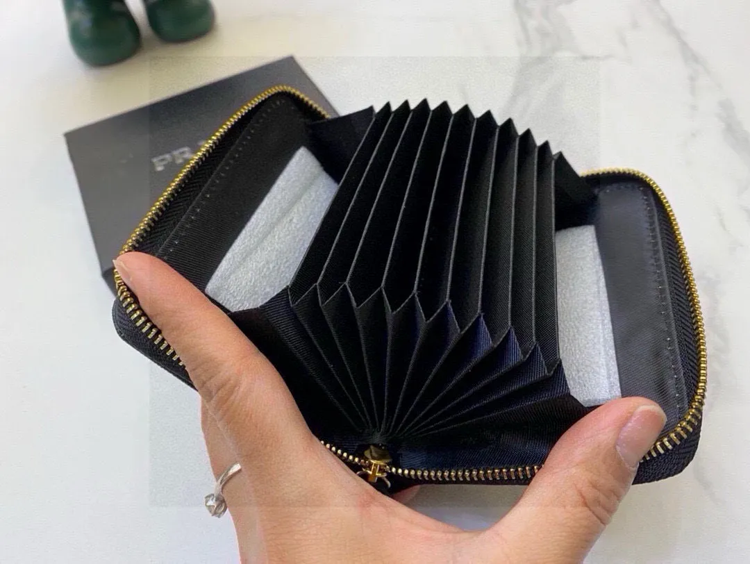 📢📢📢p90 8040 普拉达专柜最新款小钱包 💕原版牛皮 完美内阁 卡包钱包多功能 👍