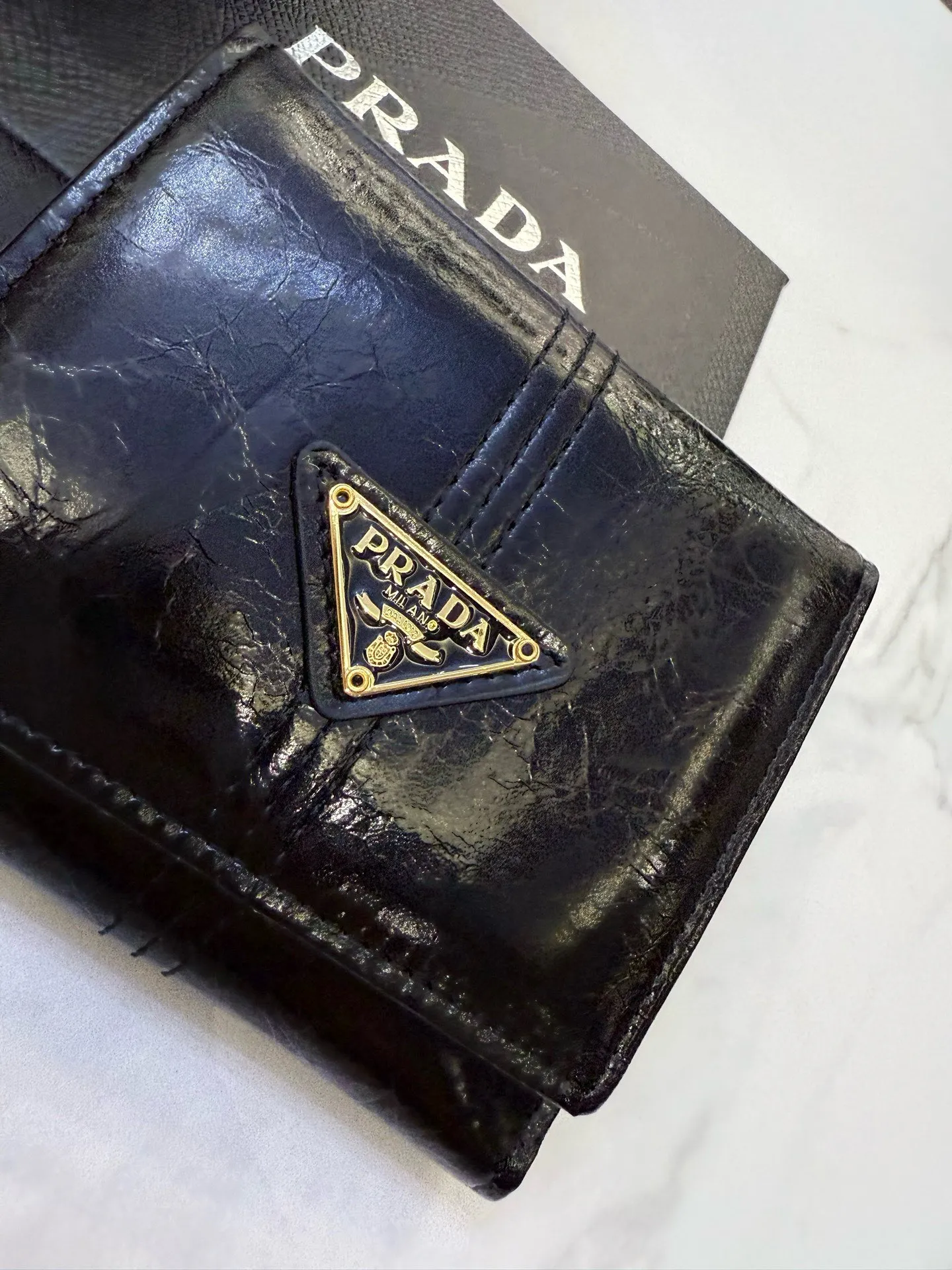 📢📢📢p85 普拉达专柜新款女士钱包 三折款 💕里外牛皮 原版质量做工 小身躯 大容量 👍 超级美哦