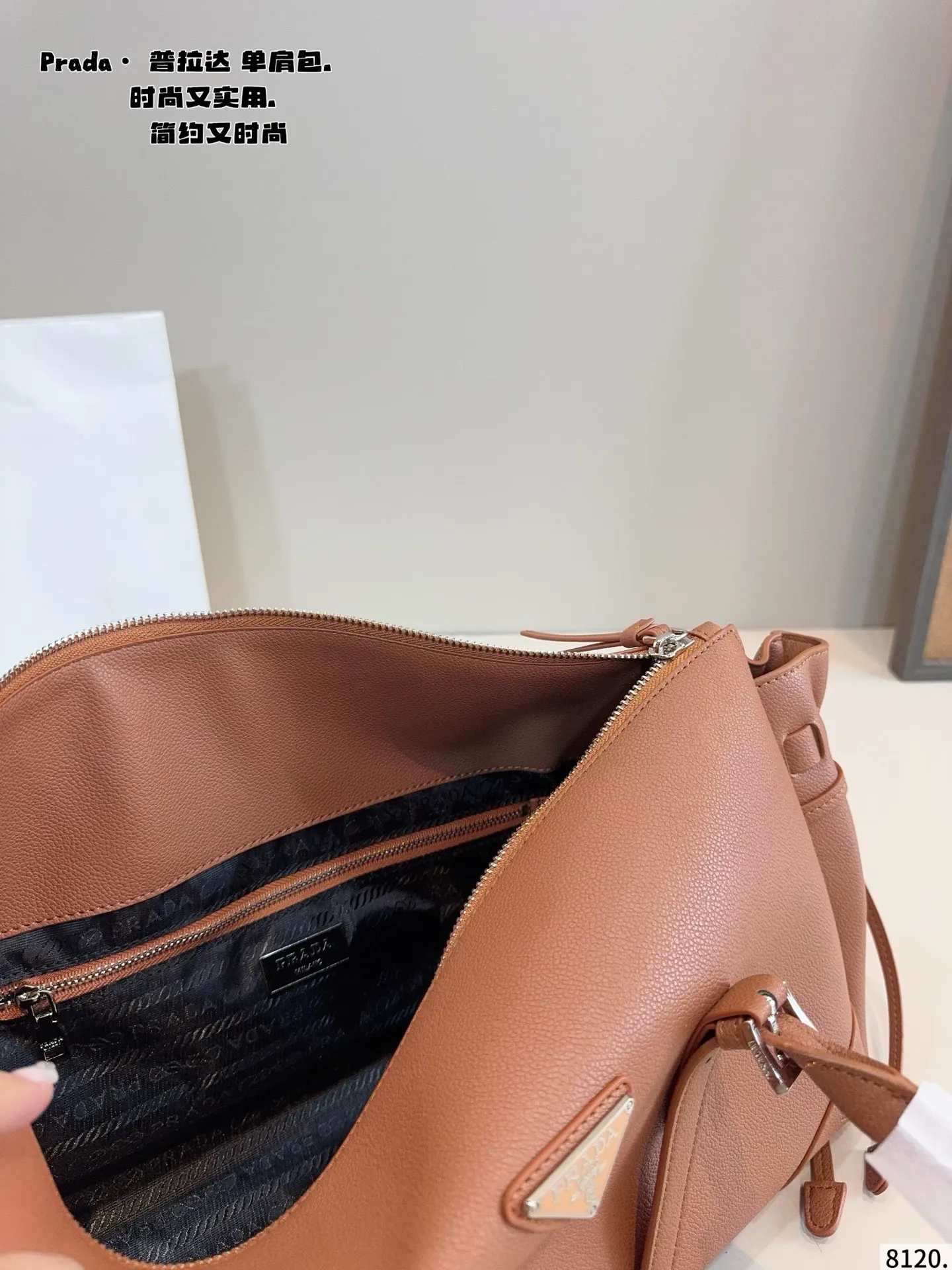 p180 普拉达PRADA 新款 中古腋下包. 质感很高级 容量超级大也很耐用 日常出街背它回头率百分百 就是这种随性慵懒感尺寸：38*13*23cm