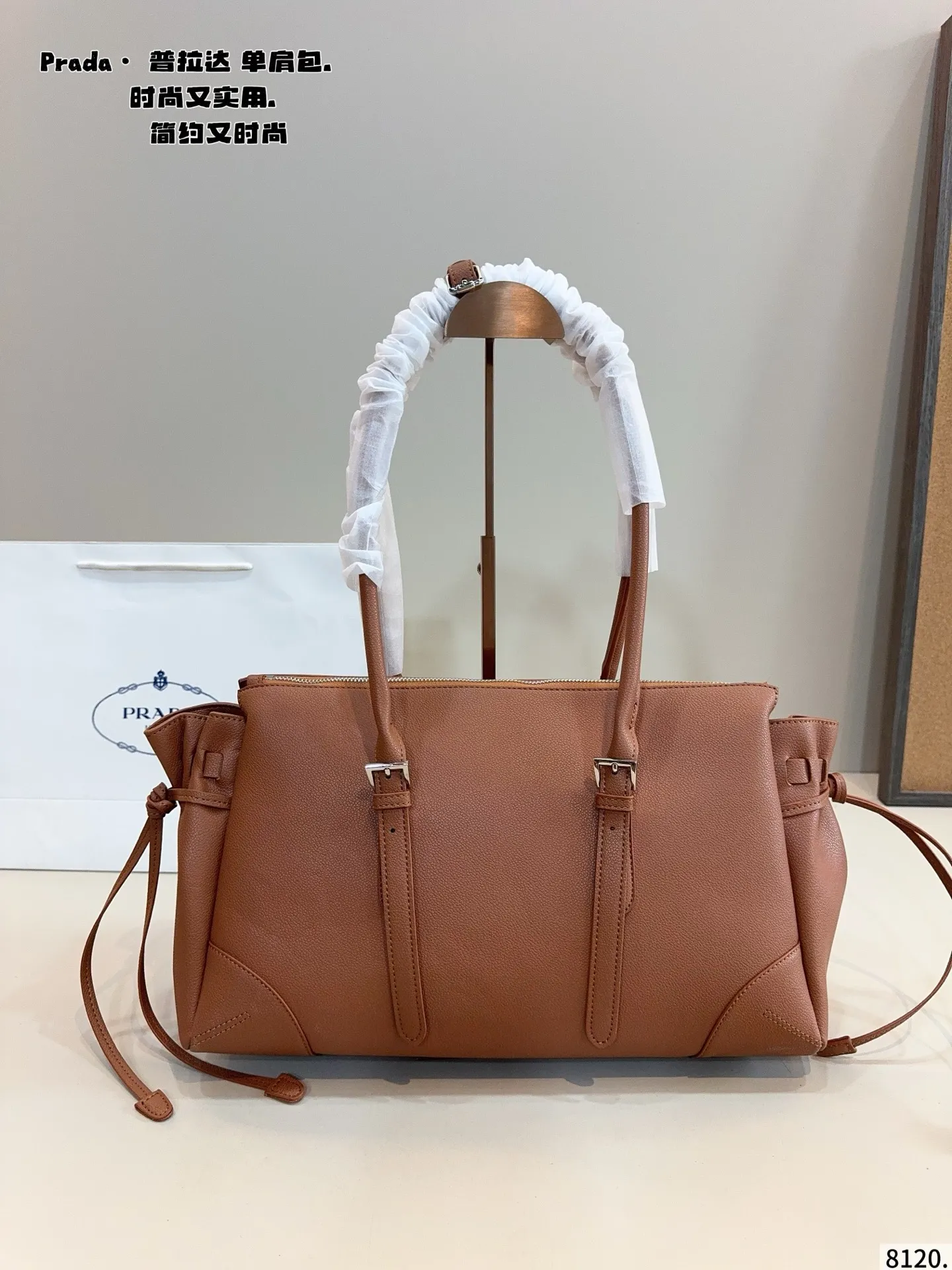 p180 普拉达PRADA 新款 中古腋下包. 质感很高级 容量超级大也很耐用 日常出街背它回头率百分百 就是这种随性慵懒感尺寸：38*13*23cm