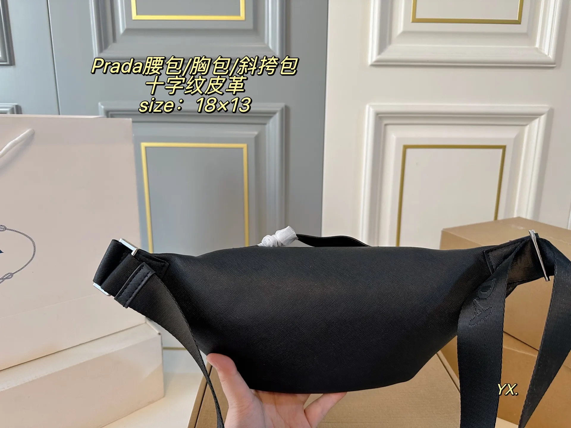 P130(配盒) size:18×13 PRADA 普拉达手提腰包/胸包/斜挎包💕 腰包设计不仅实用, 还增强了整体设计感! 日常搭配不同衣着都可以, 上身造型感很赞, 简约轻便时尚✅
