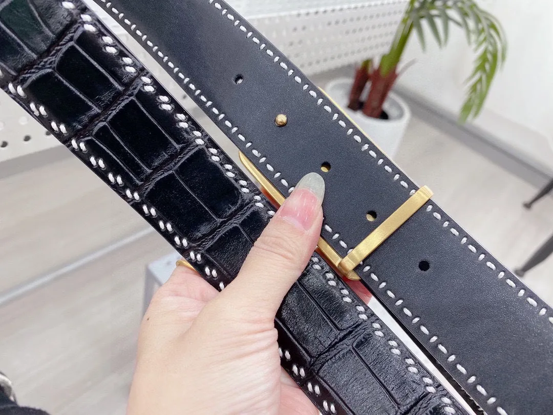 P220❤ 普拉达 进口原版皮❤❤鳄鱼🐊肚 双面可用[强]牛逼质量[呲牙]独一无二复制.搭配不同风格 精钢扣电镀 不褪色💎💎明星大咖追捧的典范😱带身宽度3.8厘米(附带原版包装)