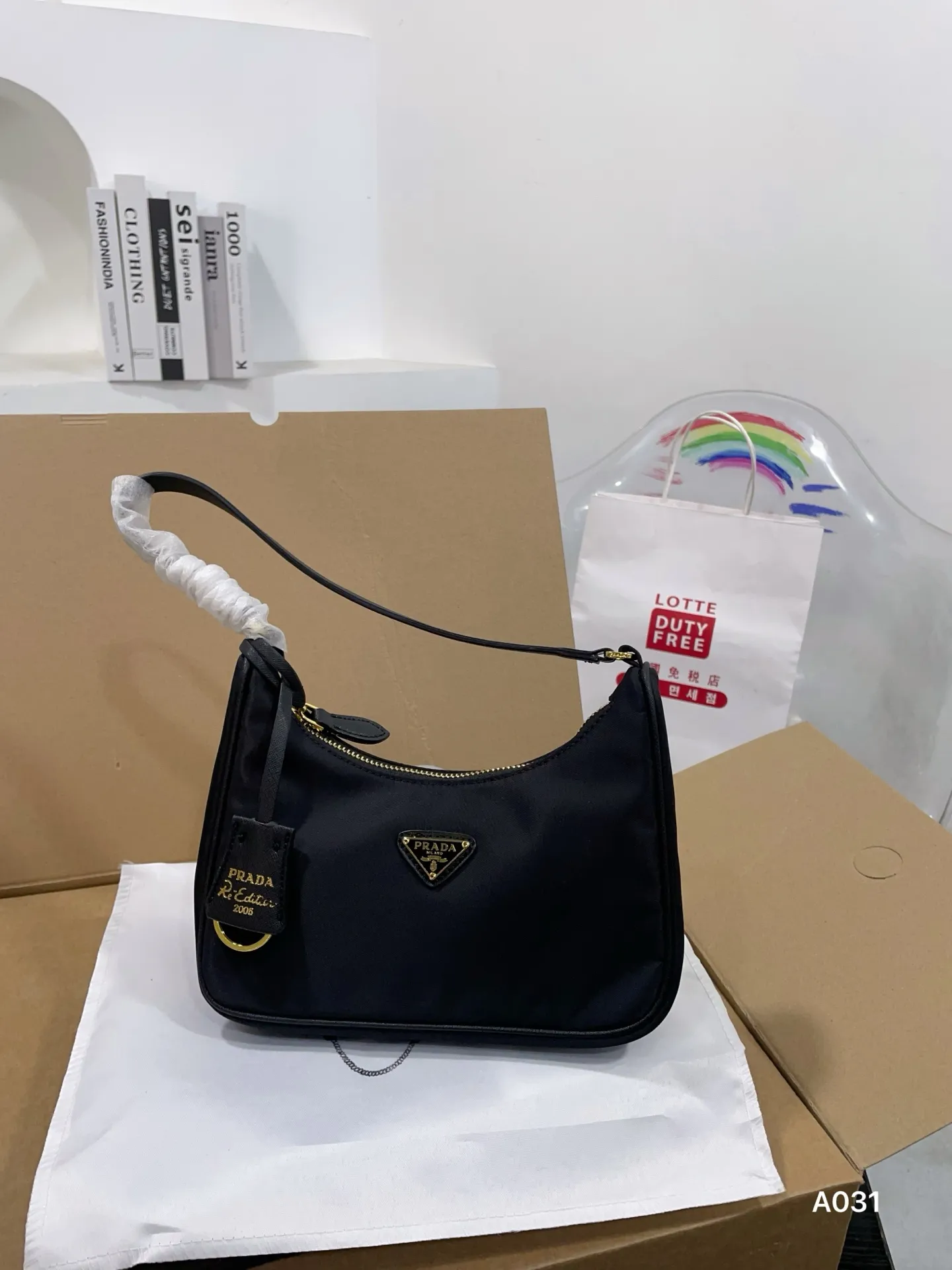👑💰90配盒 普拉达Prada腋下包 复古优雅 满满的高级感 大小适中 容量感人031 休闲正装皆可轻松驾驭 尺寸22 12