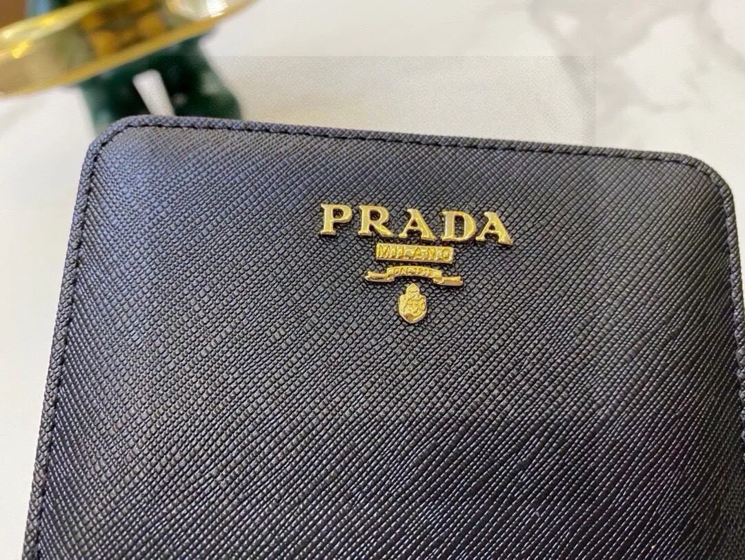 📢📢📢p90 8040 普拉达专柜最新款小钱包 💕原版牛皮 完美内阁 卡包钱包多功能 👍