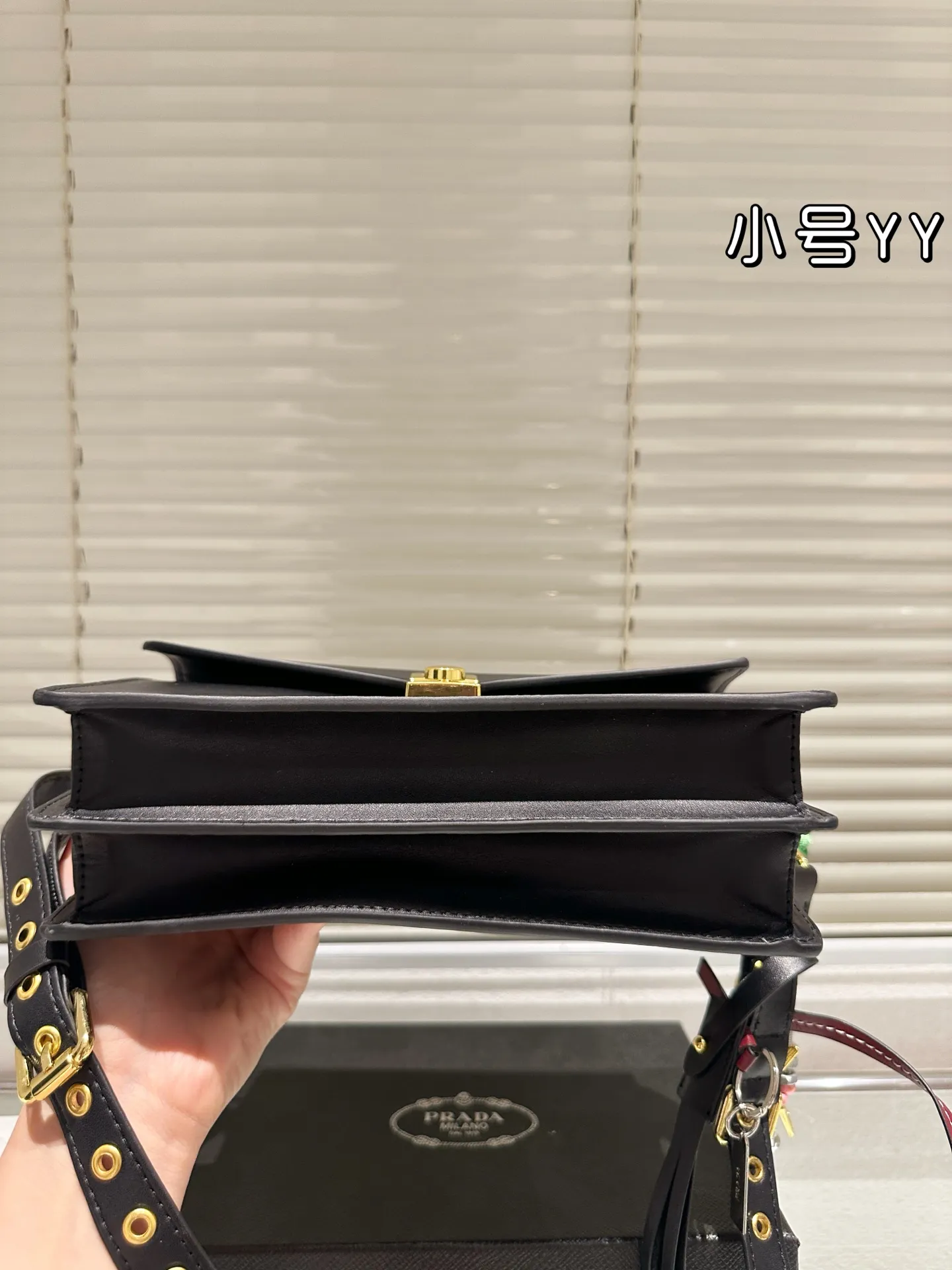 P205 2025春季新款小号 配盒 普拉达PRADA肩背包 我说这是最美Prada没人反驳吧 这只小可爱谁见谁心动 装饰你的四季 尺寸小号24 14cm
