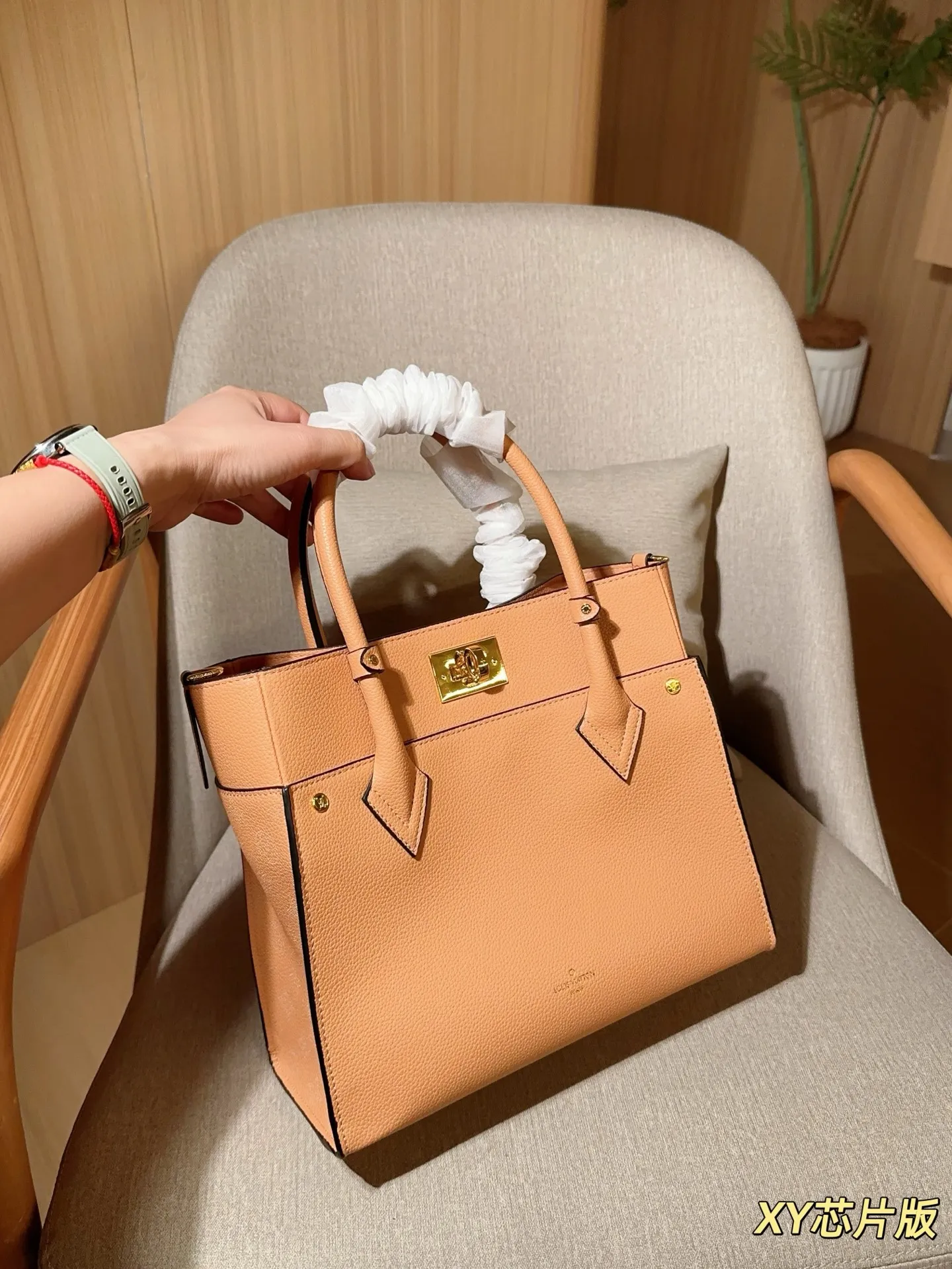 💰175 无盒 芯片版 Lv路易威登 新品on my side手提单肩斜挎包～ 尺寸：30&times;26&times;13