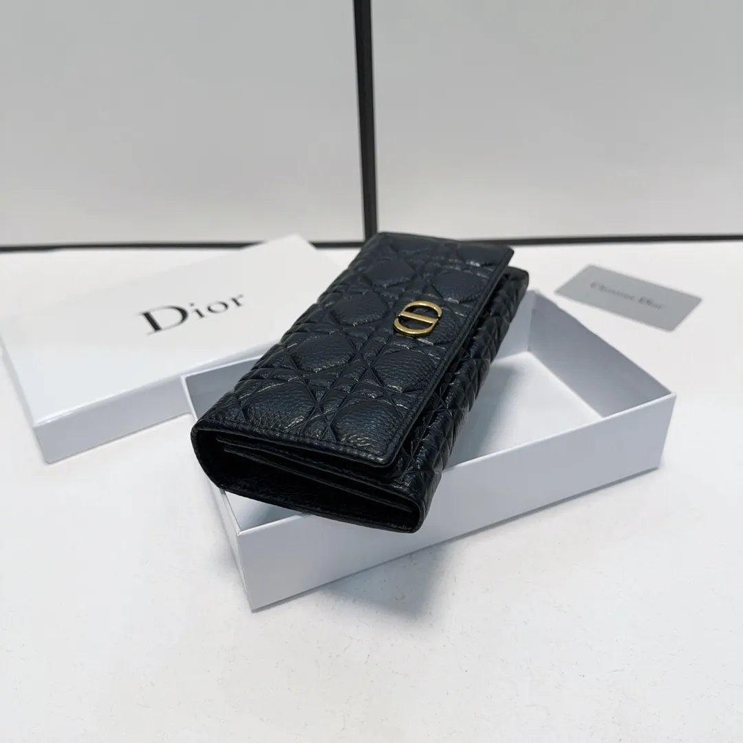 P95🎀🎀颜色 黑🎀尺寸 19x10🎀迪奥👏时尚钱包 🎃🎃头层牛皮压花🐂内阁超丰富👍女士专属🔥现货