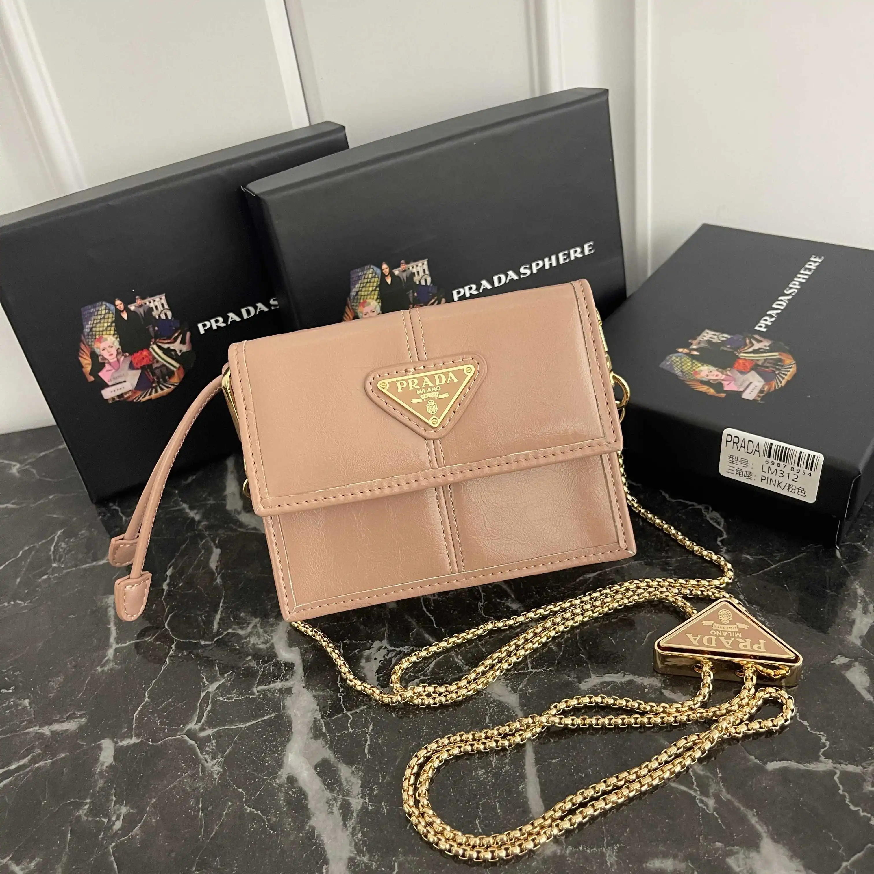 💰115包邮❗ PRADA普拉达 油腊皮珐琅金属三角形标志按扣开合 皮革 卡包 常规 女款 编号312 颜色黑色,粉色,灰色