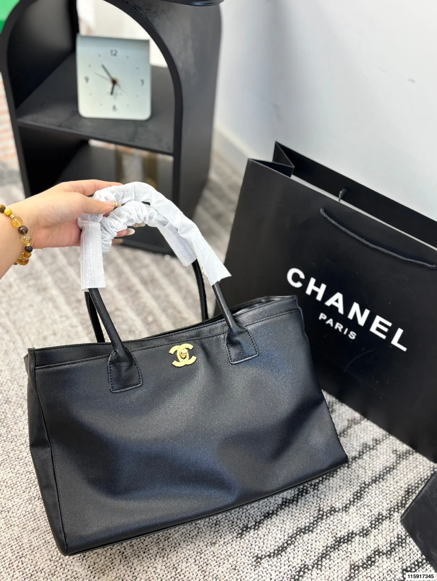 p155 尺寸36.23 Chanel 香奈儿 cerf 鱼子酱荔枝皮 公文包 经典永不过时的Cerf包型，简约大气又实用[哇R]鱼子酱牛皮耐磨耐造有质感！还是黑金配色