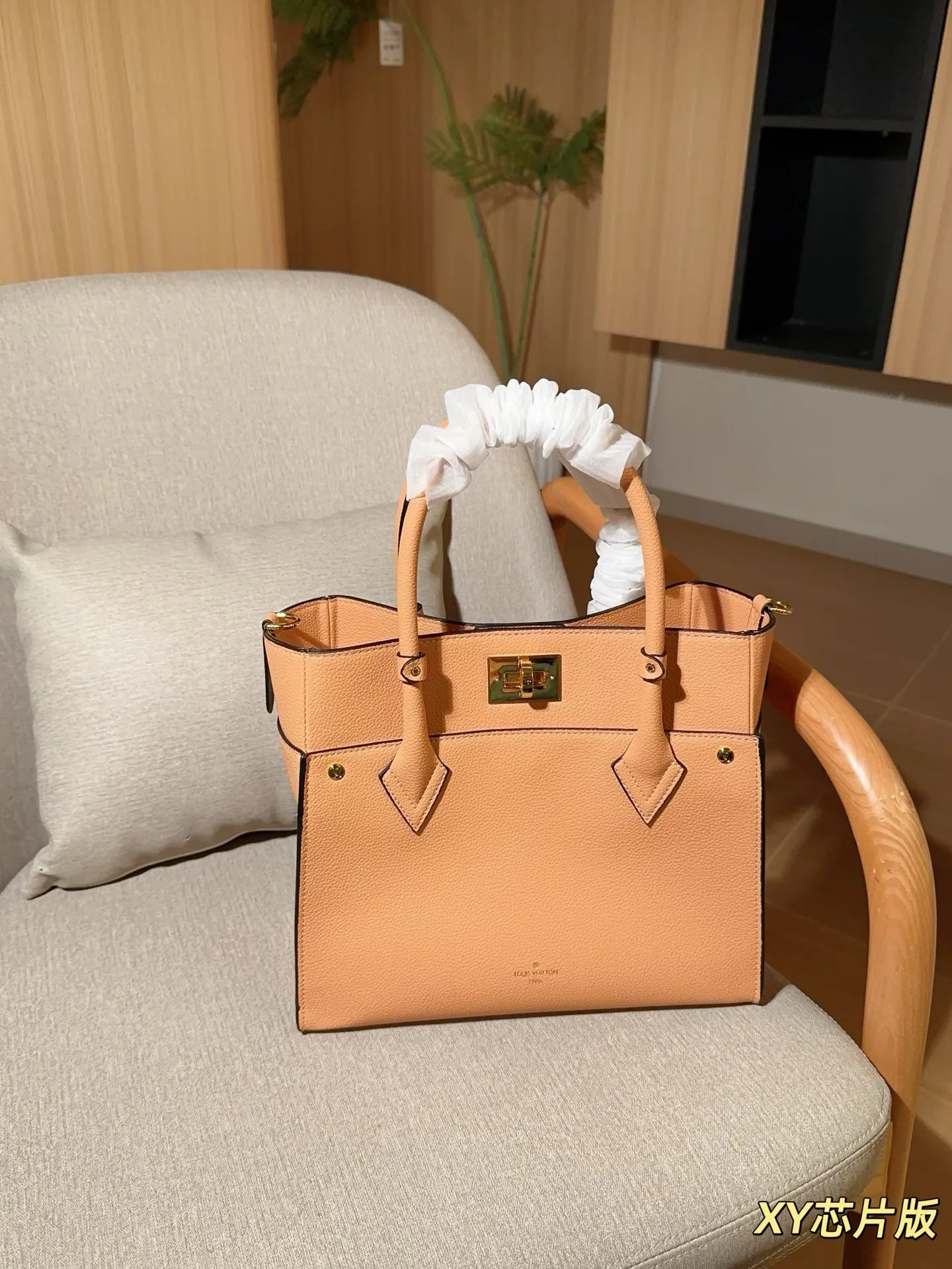 💰175 无盒 芯片版 Lv路易威登 新品on my side手提单肩斜挎包～ 尺寸：30&times;26&times;13