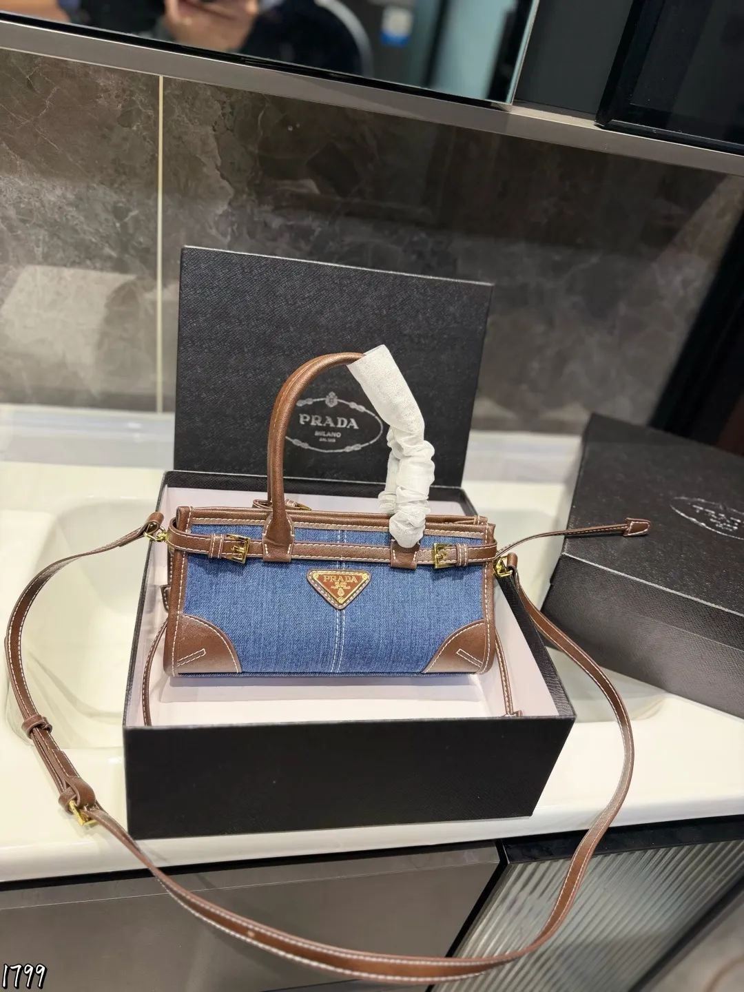 ❤️p150（礼盒包装）❤️ 普拉达Prada新晋顶流soft lux真的把我美迷糊了！！！复古又高级！！可手提，可斜挎，一包两背~自重轻，容量大，甜酷女孩到！尺寸24&times;12