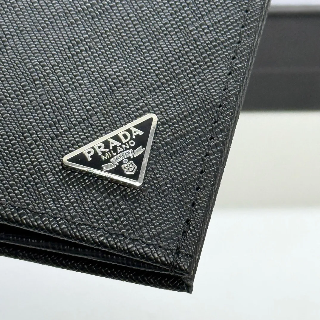 短p75长p85🎀🎀颜色 黑色 🎀尺寸长19x10 短12x10🎀普拉达🔥专柜款🔥男士十字纹长短款对折👍一比一进口牛皮手感无敌💕简约大气必备💕