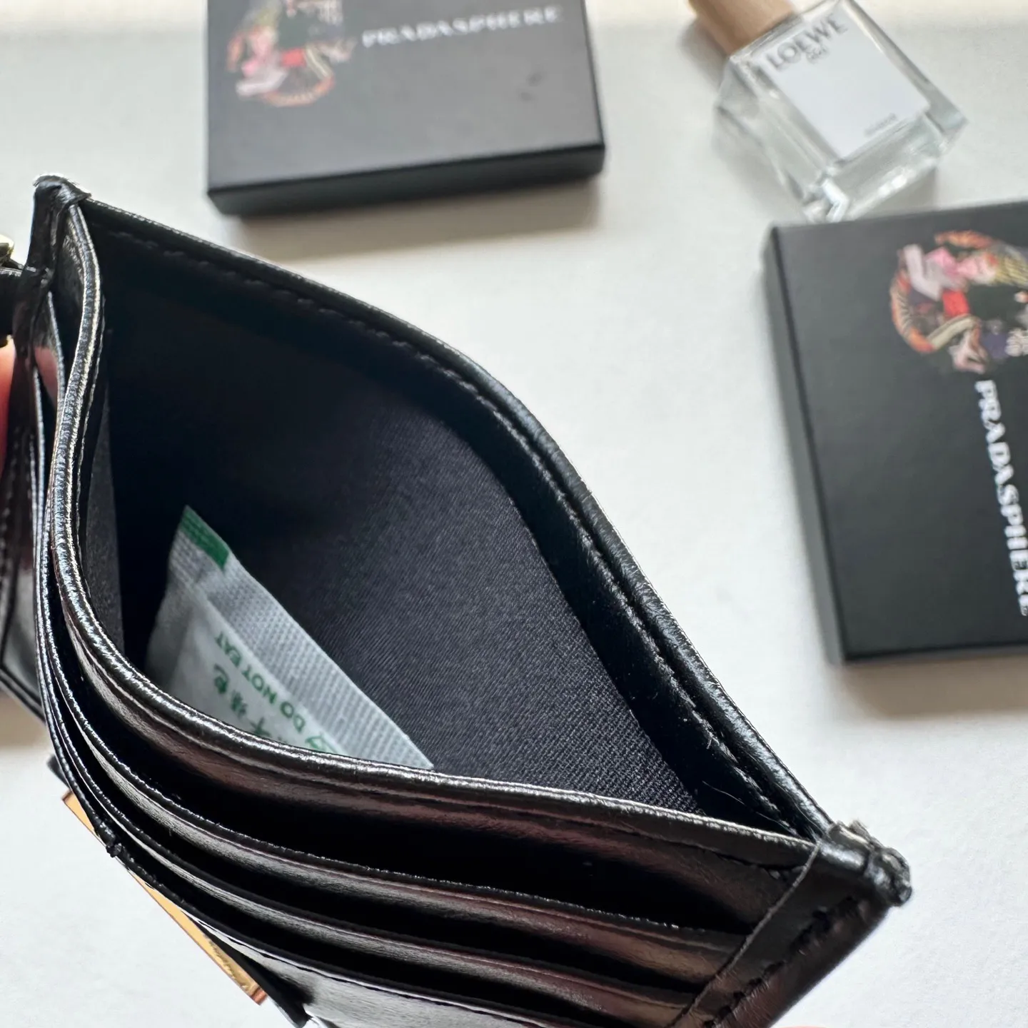 P75🎀🎀颜色 黑 粉 灰🎀尺寸 9x5🎀普拉达纯皮卡包 超级自留。👛卡包钱包两用特别实用