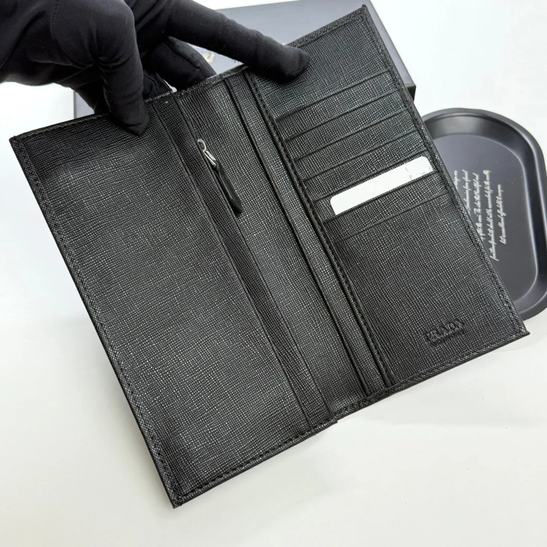 短p75长p85🎀🎀颜色 黑色 🎀尺寸长19x10 短12x10🎀普拉达🔥专柜款🔥男士十字纹长短款对折👍一比一进口牛皮手感无敌💕简约大气必备💕