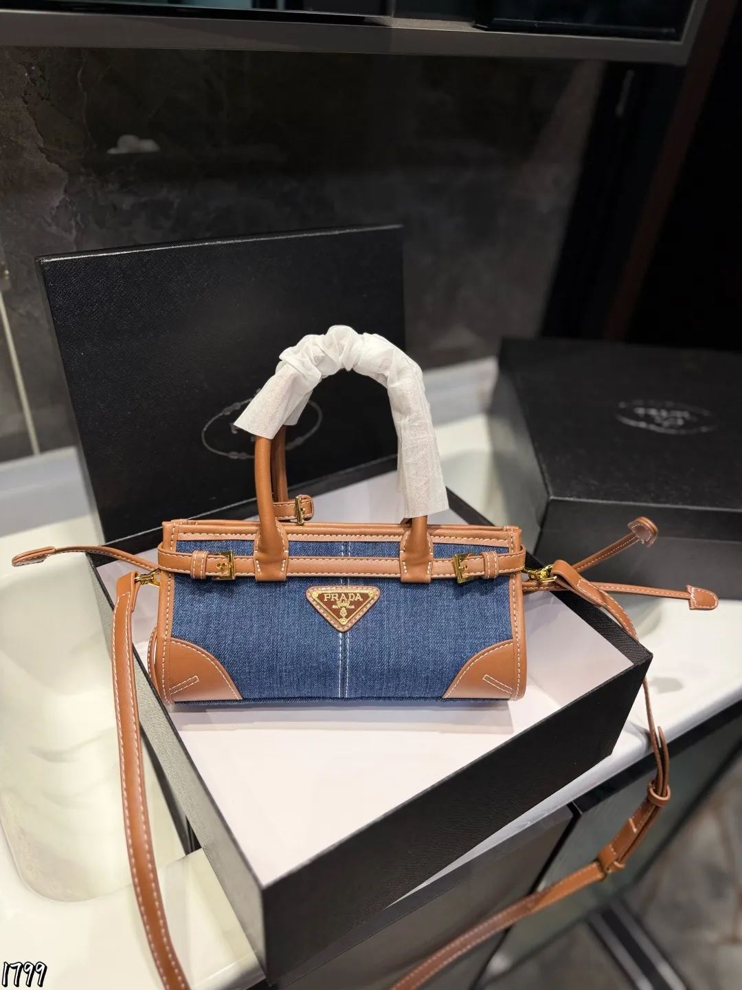 ❤️p150（礼盒包装）❤️ 普拉达Prada新晋顶流soft lux真的把我美迷糊了！！！复古又高级！！可手提，可斜挎，一包两背~自重轻，容量大，甜酷女孩到！尺寸24&times;12