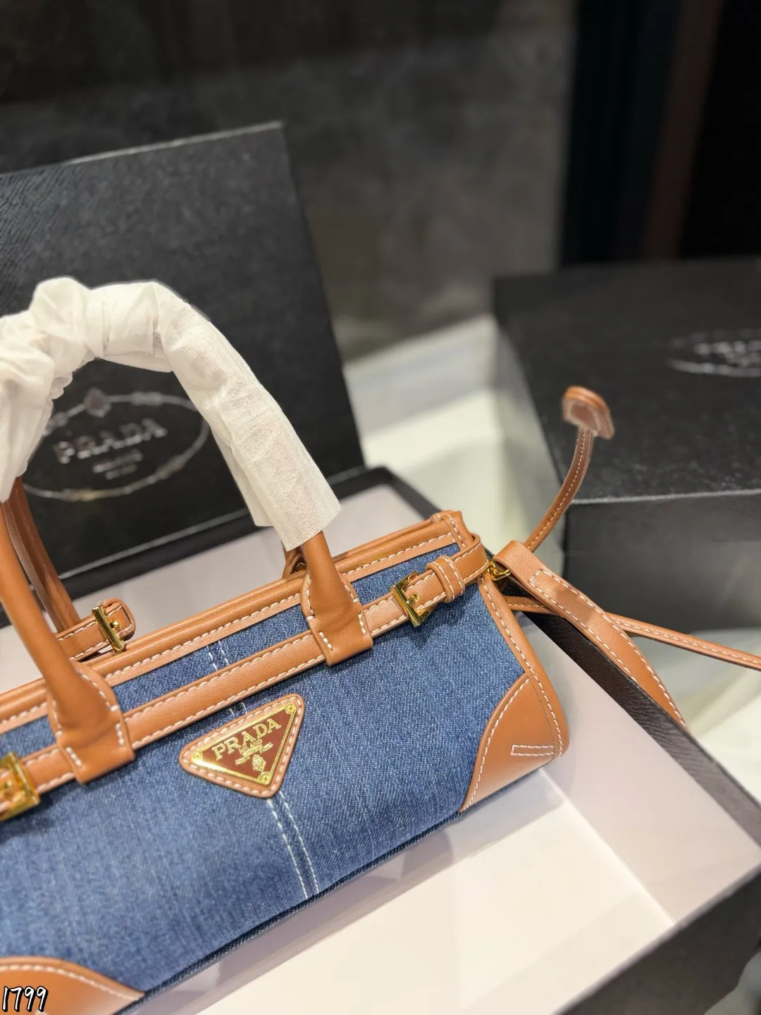 ❤️p150(礼盒包装)❤️ 普拉达Prada新晋顶流soft lux真的把我美迷糊了!!!复古又高级!!可手提,可斜挎,一包两背~自重轻,容量大,甜酷女孩到!尺寸24×12