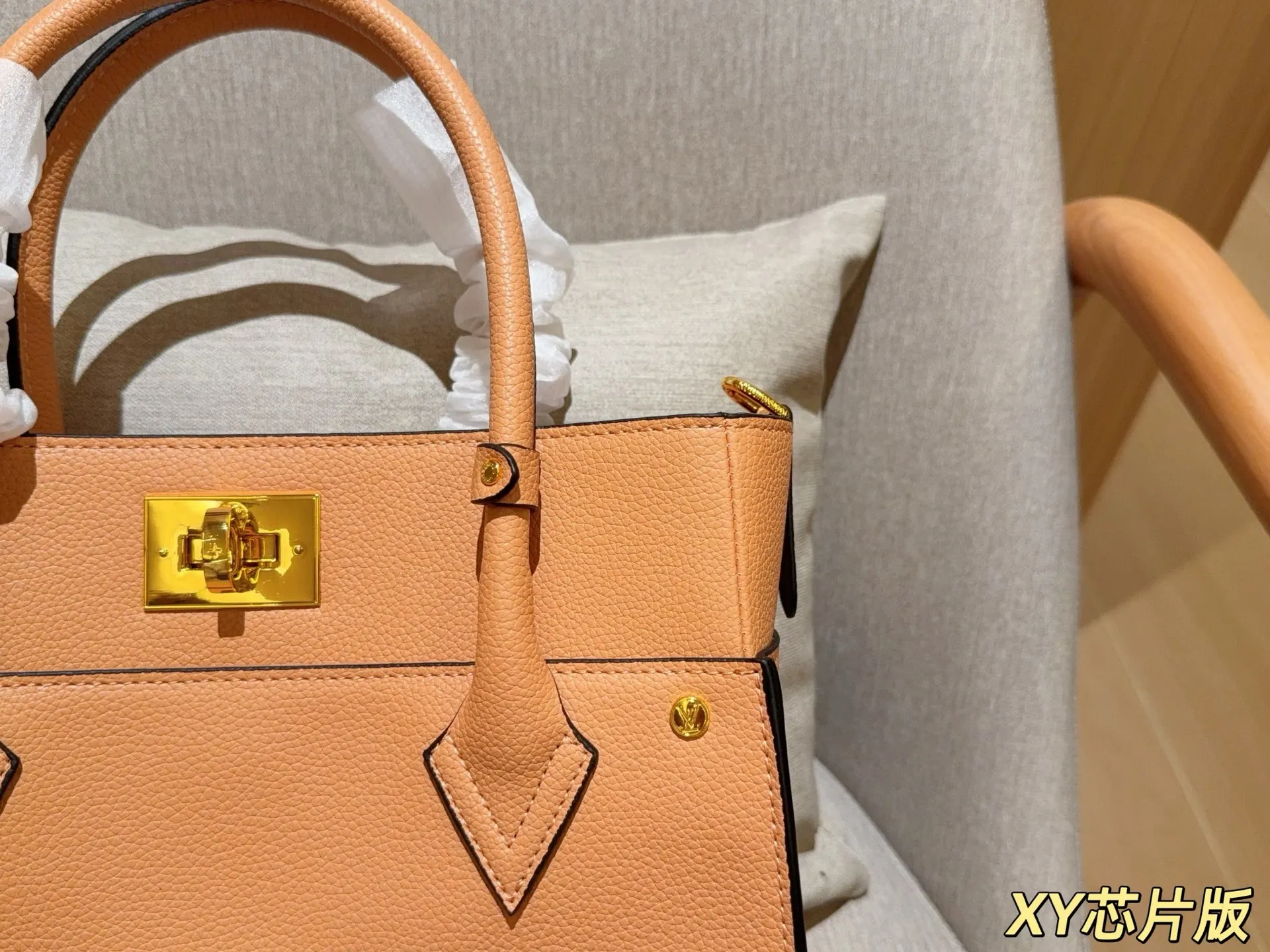 💰175 无盒 芯片版 Lv路易威登 新品on my side手提单肩斜挎包~ 尺寸:30×26×13