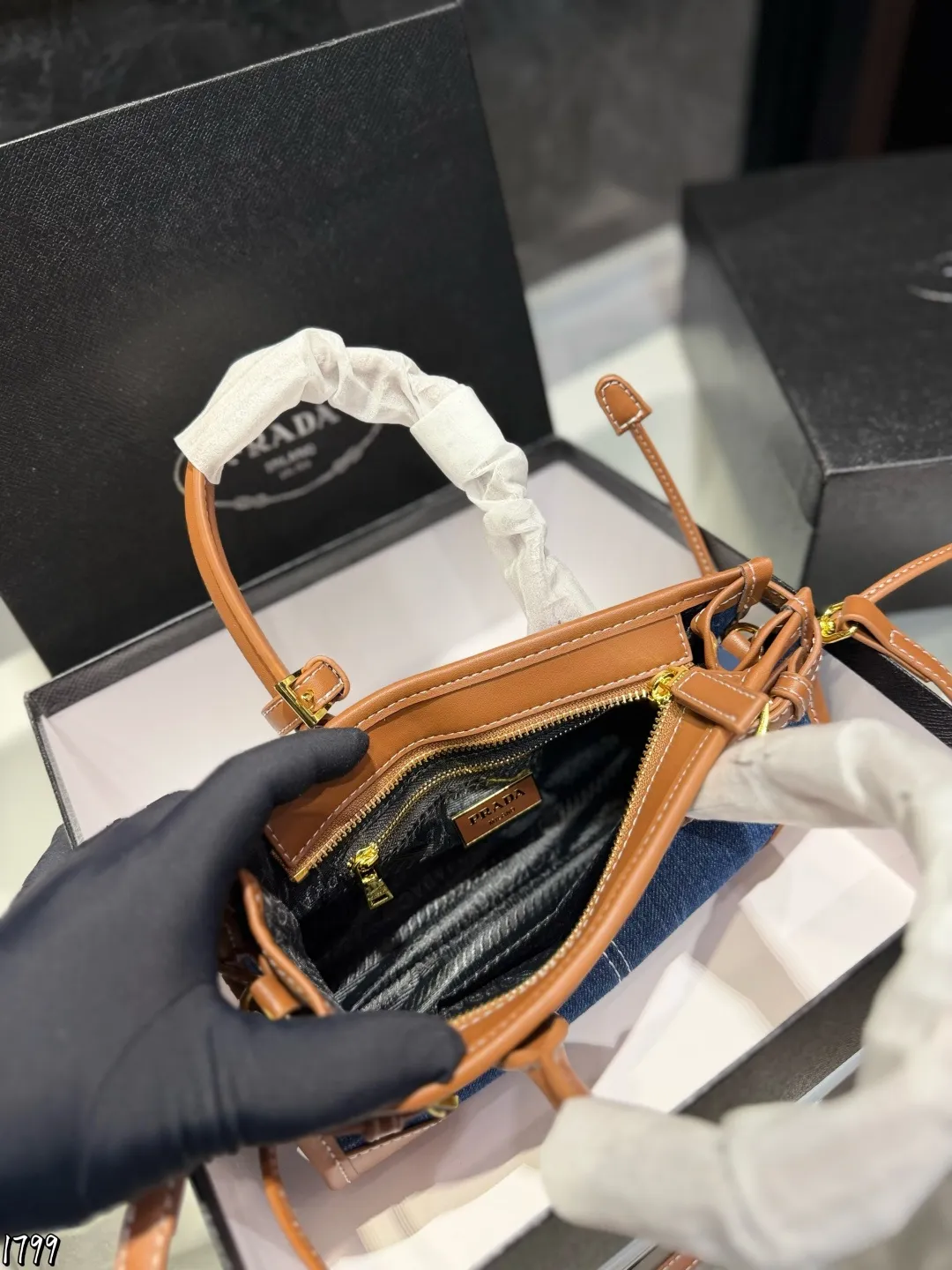 ❤️p150(礼盒包装)❤️ 普拉达Prada新晋顶流soft lux真的把我美迷糊了!!!复古又高级!!可手提,可斜挎,一包两背~自重轻,容量大,甜酷女孩到!尺寸24×12