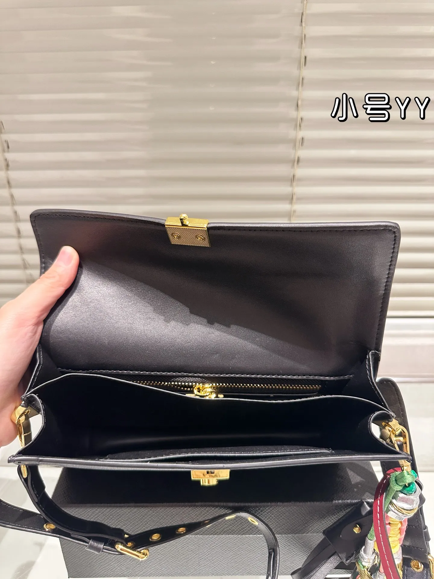 P205 2025春季新款小号 配盒 普拉达PRADA肩背包 我说这是最美Prada没人反驳吧 这只小可爱谁见谁心动 装饰你的四季 尺寸小号24 14cm