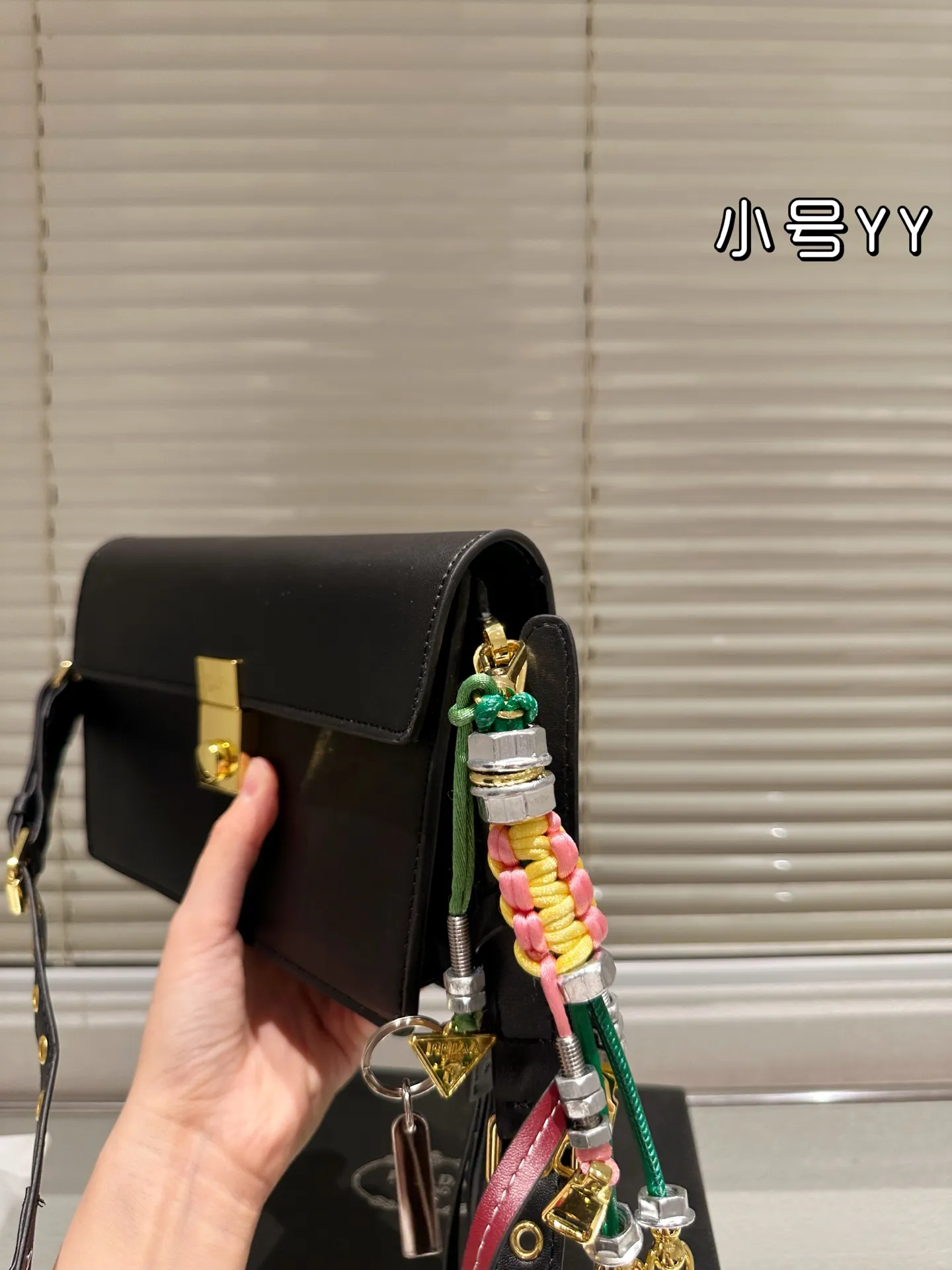 P205 2025春季新款小号 配盒 普拉达PRADA肩背包 我说这是最美Prada没人反驳吧 这只小可爱谁见谁心动 装饰你的四季 尺寸小号24 14cm