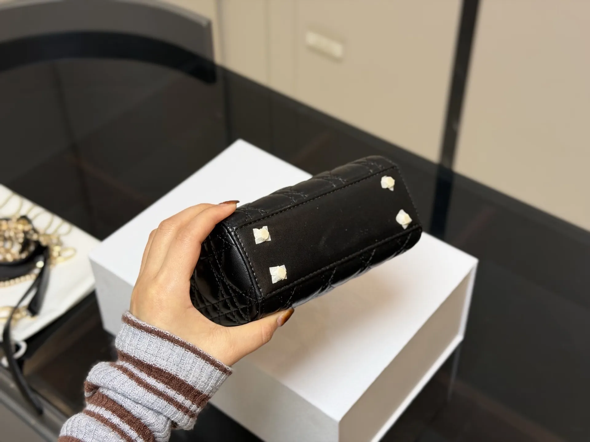 &yen;205 配折叠盒 尺寸:17*13cm 高品版.升级出货 ✅ 迪奥 戴妃羊皮 每个颜色真的太好看啦 是不是都需要它！