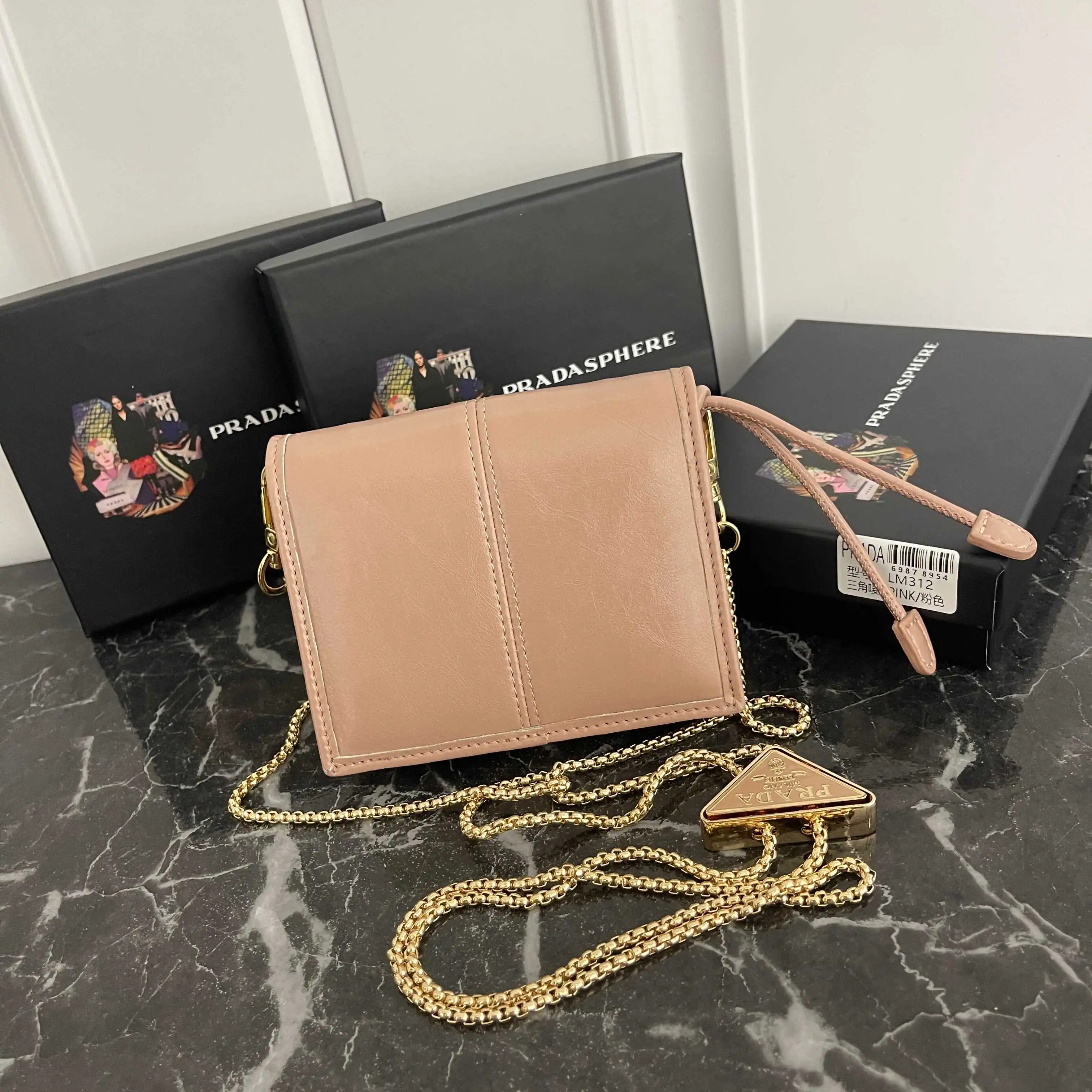 💰115包邮❗ PRADA普拉达 油腊皮珐琅金属三角形标志按扣开合 皮革 卡包 常规 女款 编号312 颜色黑色，粉色，灰色