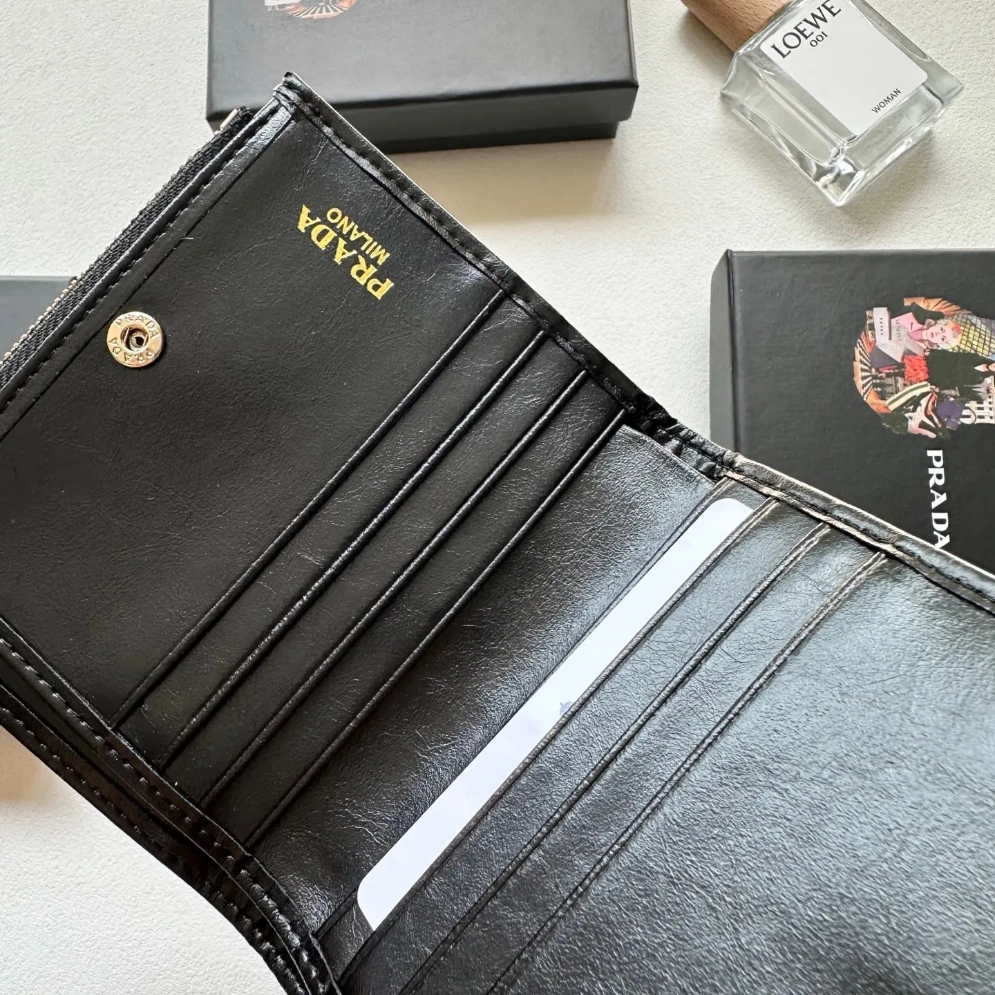 p95🎀🎀颜色 黑 灰 粉🎀尺寸 11x10🎀普拉达👏时尚钱包,优质油蜡牛皮👍🏻高档五金配件,内阁丰富,超级实用❗️现货高品质!