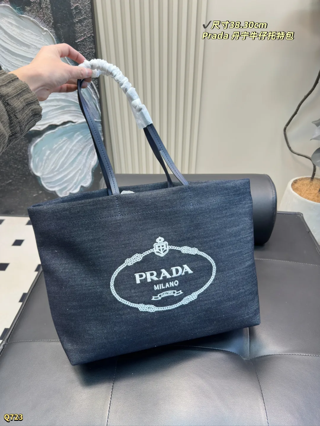 💰125 尺寸38.30cm 普拉达Prada丹宁牛仔托特包 任何风格都可轻松驾驭 集美必入