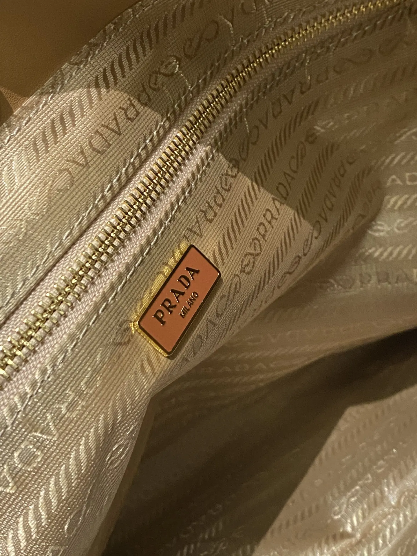 💰228包邮 P家新款尼龙托特包 𝟏𝐁𝐂𝟐𝟒𝟒 大购物袋 𝟒𝟖.𝟑𝟗.𝟏𝟒𝐜𝐦