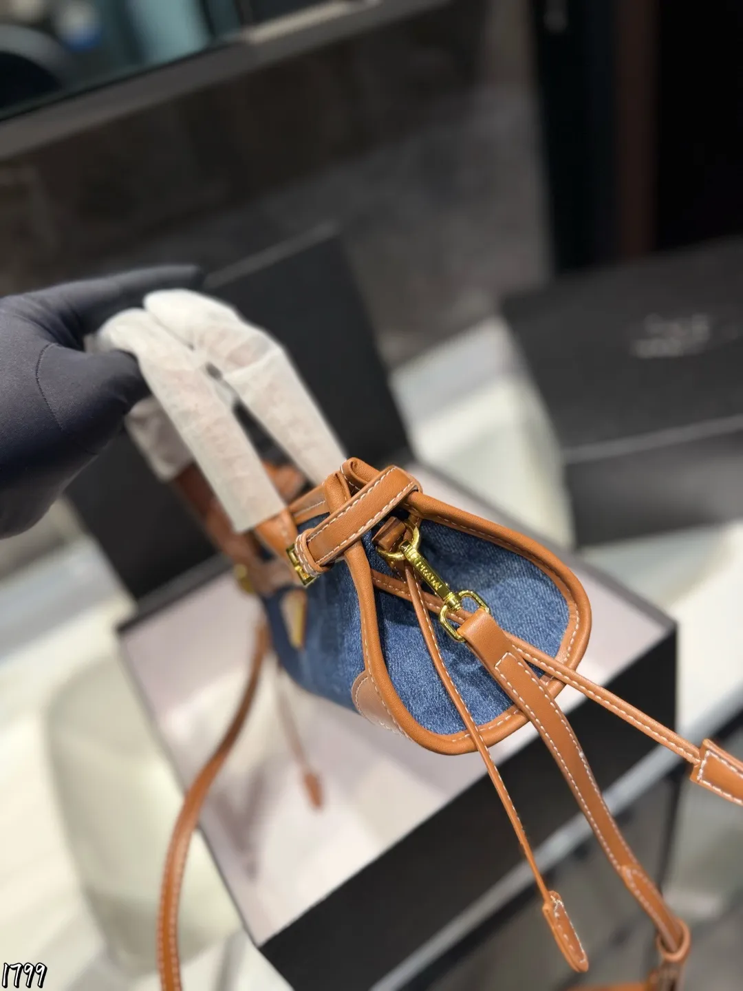 ❤️p150(礼盒包装)❤️ 普拉达Prada新晋顶流soft lux真的把我美迷糊了!!!复古又高级!!可手提,可斜挎,一包两背~自重轻,容量大,甜酷女孩到!尺寸24×12