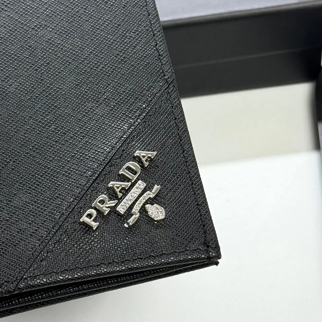 短p75长p85🎀🎀颜色 黑色 🎀尺寸长19x10 短12x10🎀普拉达🔥专柜款🔥十字纹长短款对折👍一比一进口牛皮手感无敌💕简约大气必备💕