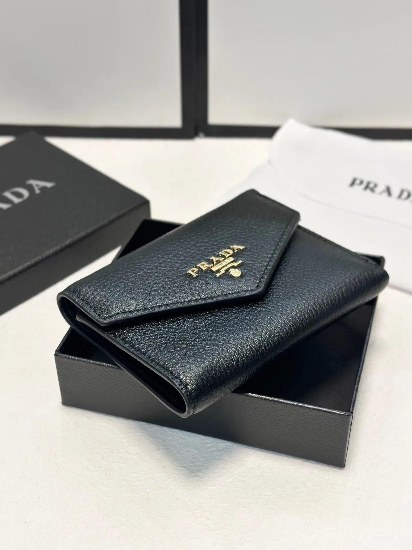 P95🎀🎀颜色 黑🎀尺寸 11x10🎀普拉达👏时尚钱包，优质牛皮👍🏻高档五金配件，内阁丰富，超级实用❗️现货高品质[得意]