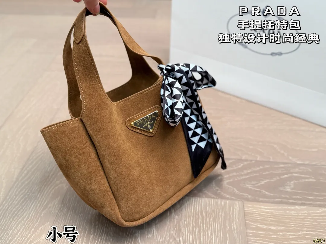 ¥145/¥140 普拉达 PRADA 手提托特包独特设计时尚又经典 超级百搭 日常通勤皆可 上身又A又飒 尺寸24 20/17 15