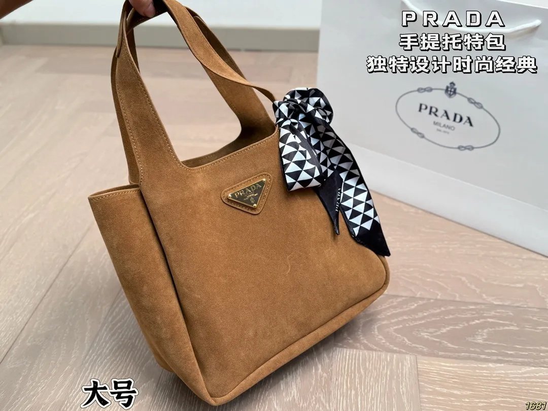 ¥145/¥140 普拉达 PRADA 手提托特包独特设计时尚又经典 超级百搭 日常通勤皆可 上身又A又飒 尺寸24 20/17 15