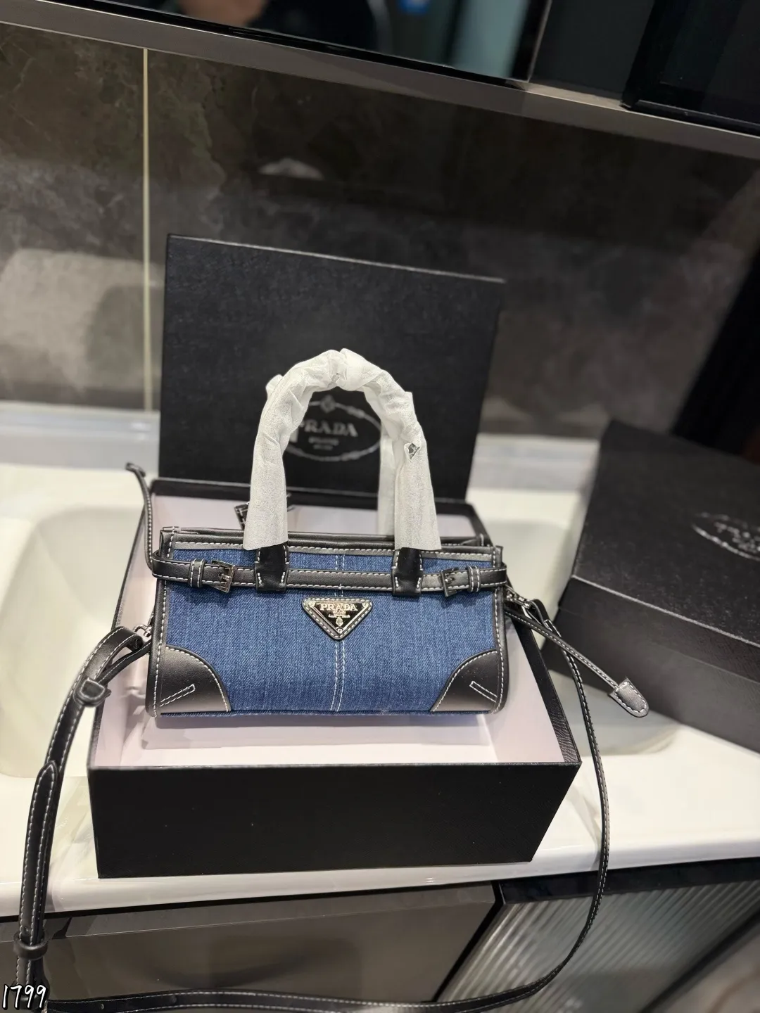 ❤️p150(礼盒包装)❤️ 普拉达Prada新晋顶流soft lux真的把我美迷糊了!!!复古又高级!!可手提,可斜挎,一包两背~自重轻,容量大,甜酷女孩到!尺寸24×12