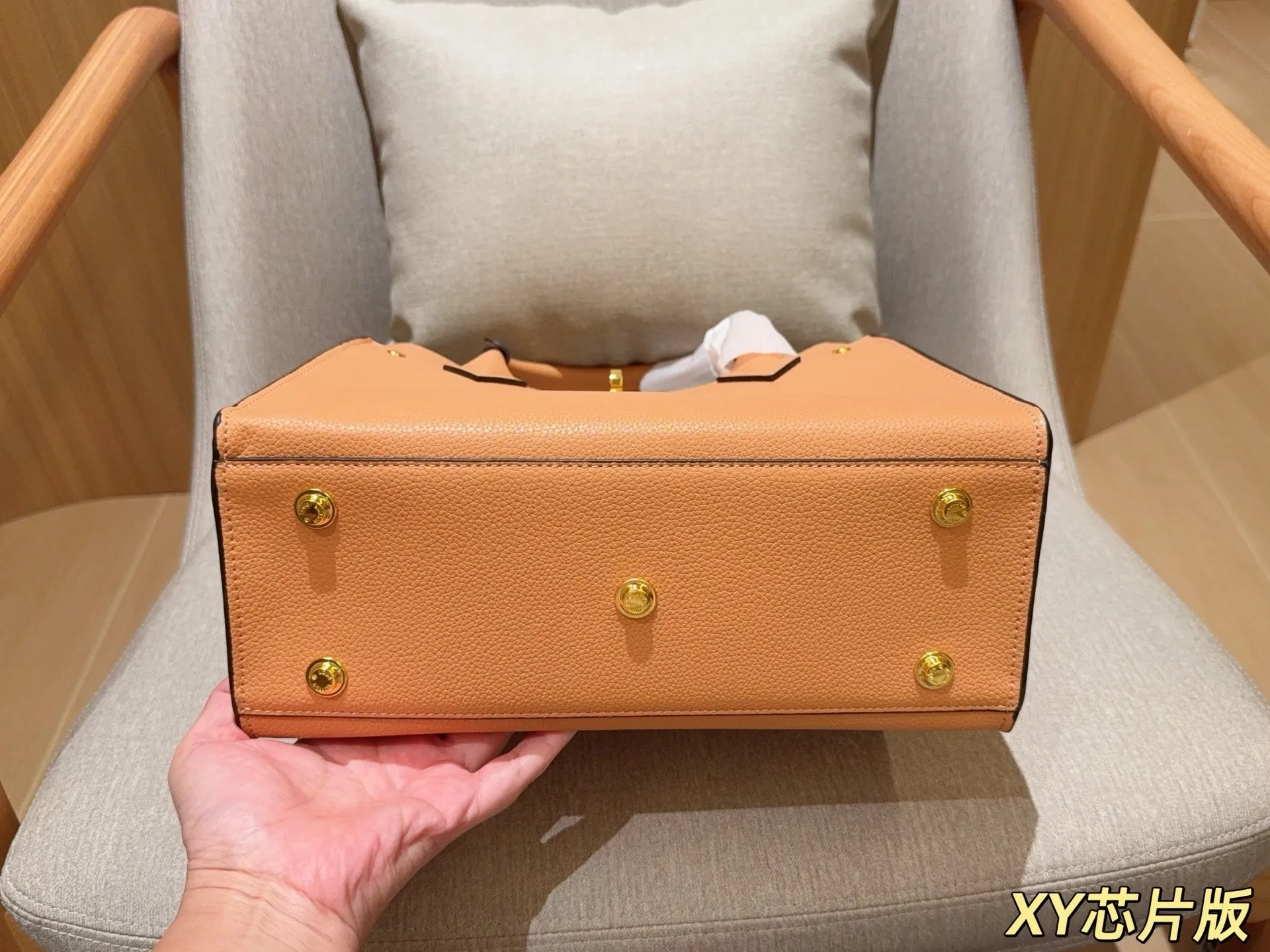 💰175 无盒 芯片版 Lv路易威登 新品on my side手提单肩斜挎包～ 尺寸：30&times;26&times;13