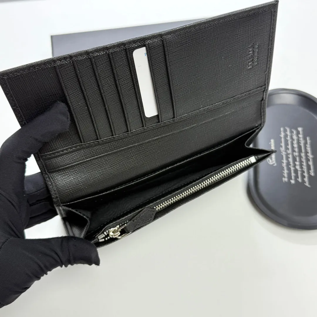 短p75长p85🎀🎀颜色 黑色 🎀尺寸长19x10 短12x10🎀普拉达🔥专柜款🔥男士十字纹长短款对折👍一比一进口牛皮手感无敌💕简约大气必备💕